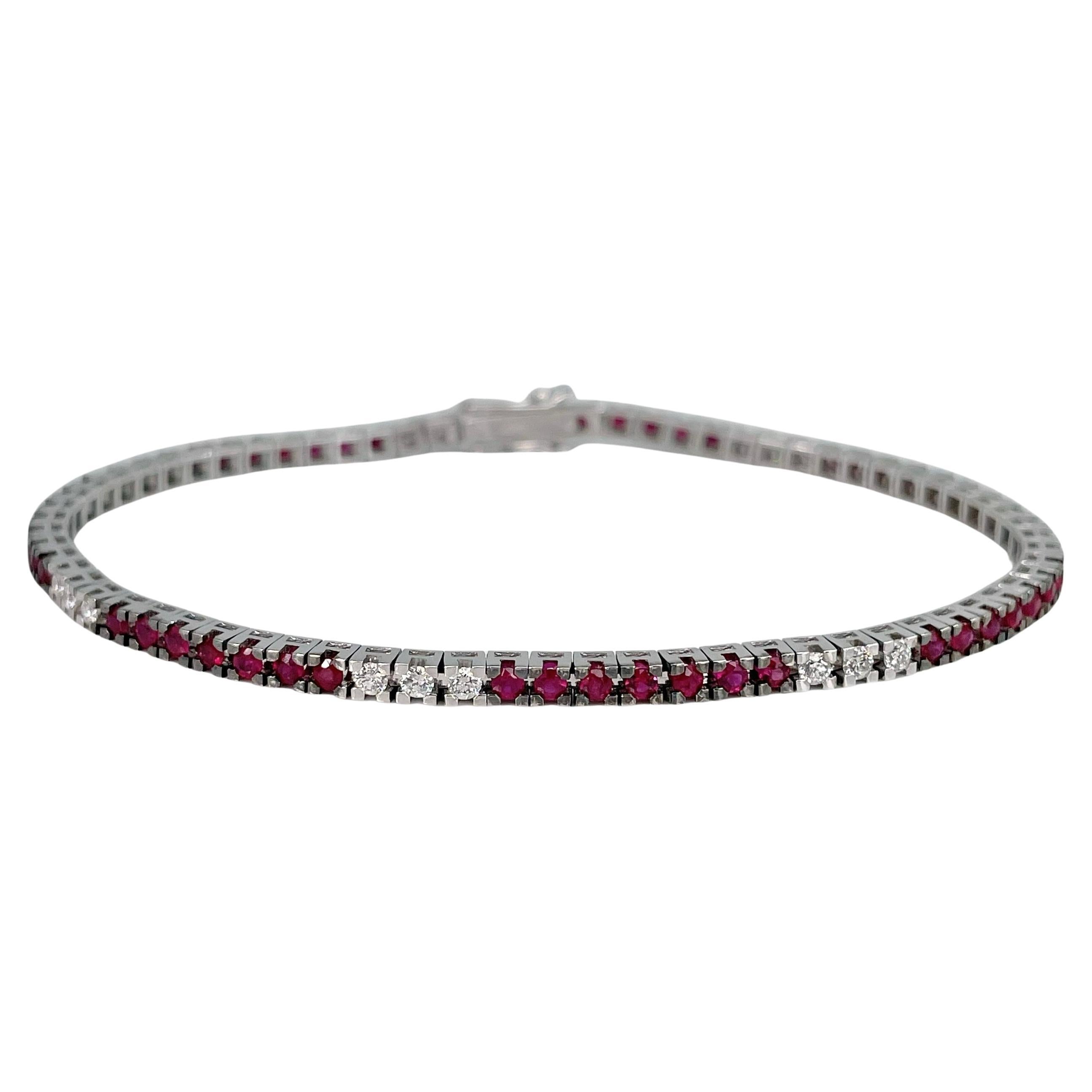 Pulsera de tenis moderna de oro de 18 quilates con rubíes de 1,50 quilates y diamantes de 0,55 quilates