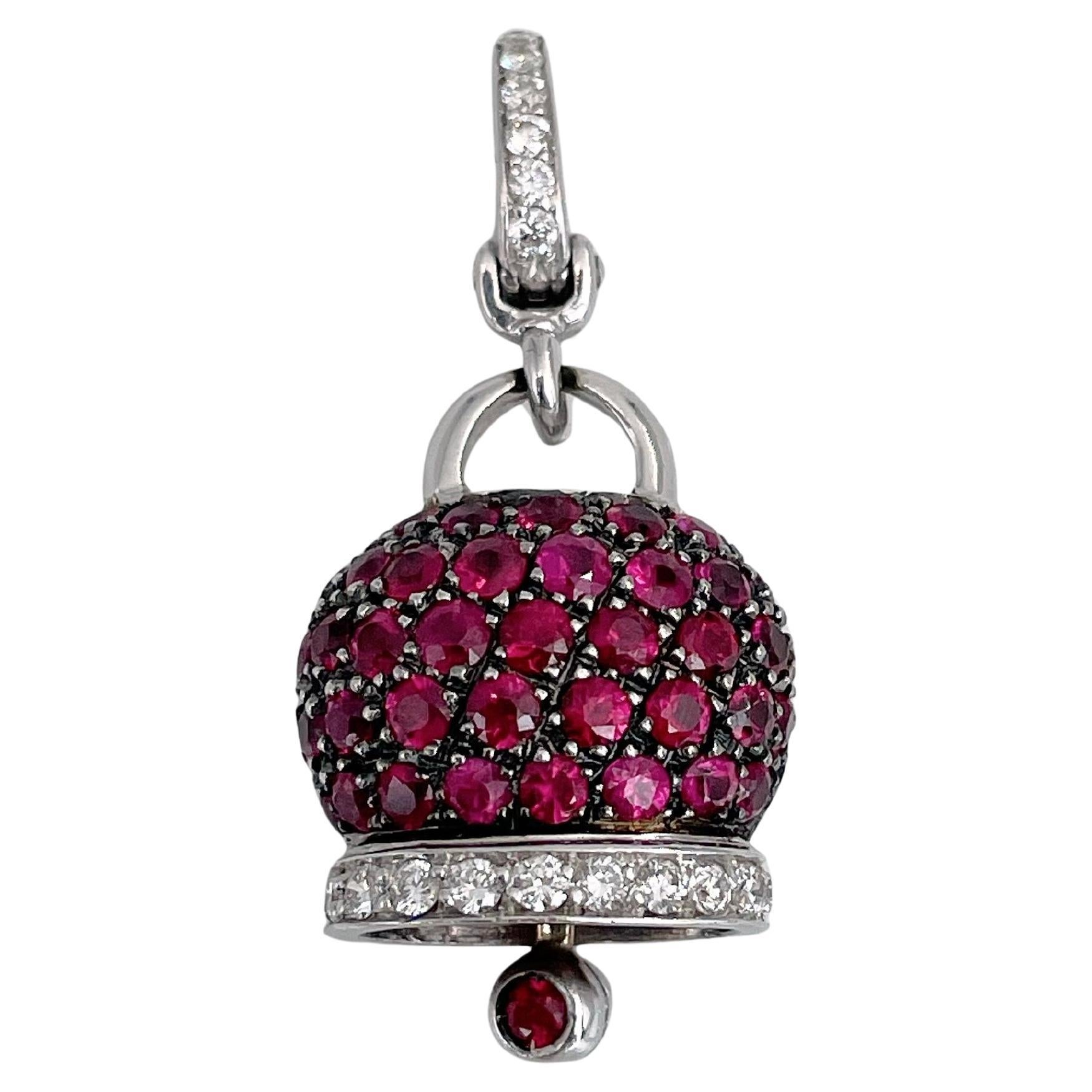 Pendentif moderne en forme de cloche en or 18 carats avec rubis de 1,60 carat et diamants de 0,30 carat en vente