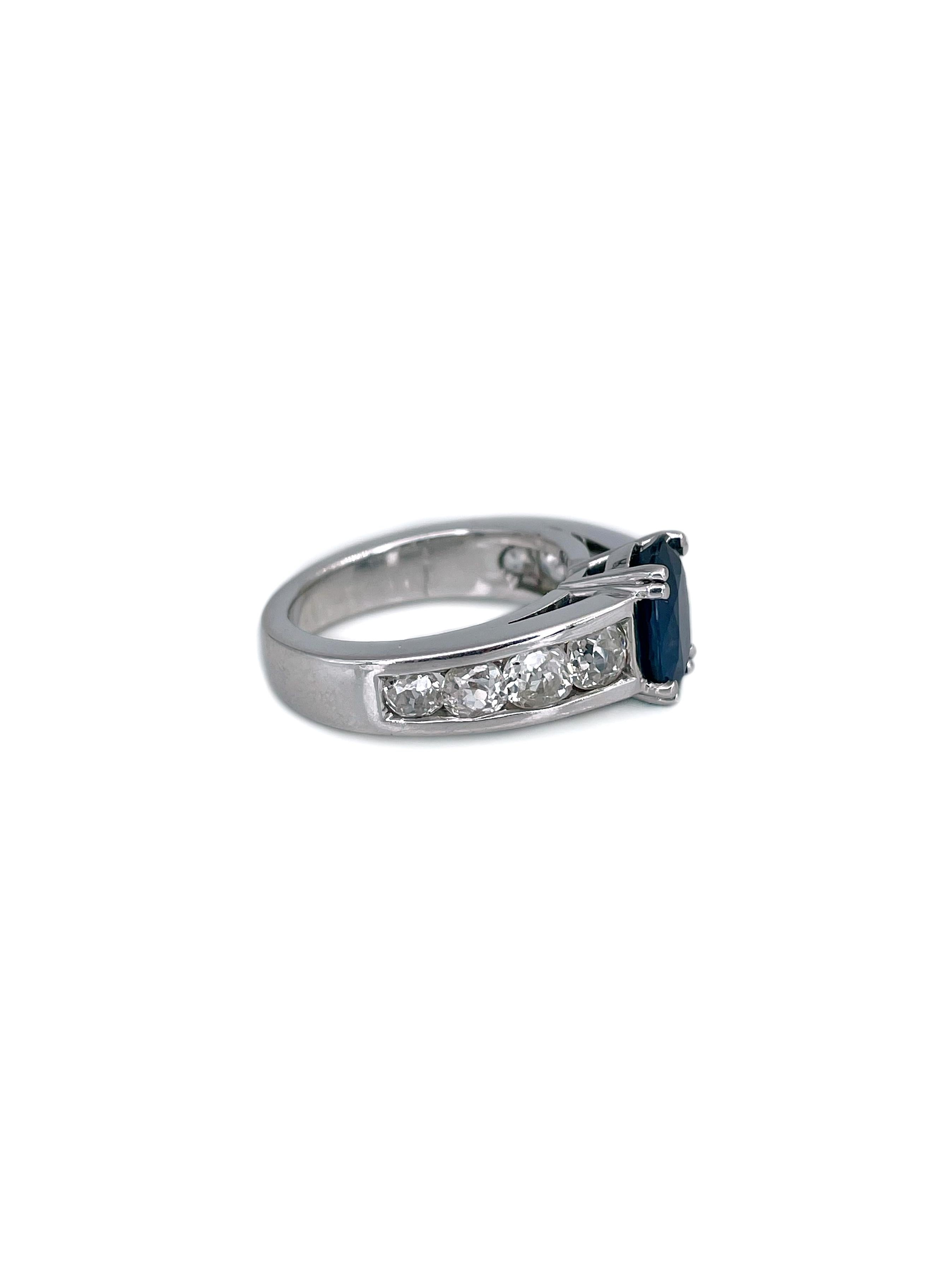 Modern 18 Karat Gold 1.75 Carat SI Sapphire 1.40 Carat Diamond Engagement Ring In Good Condition For Sale In Vilnius, Vilniaus apskr.