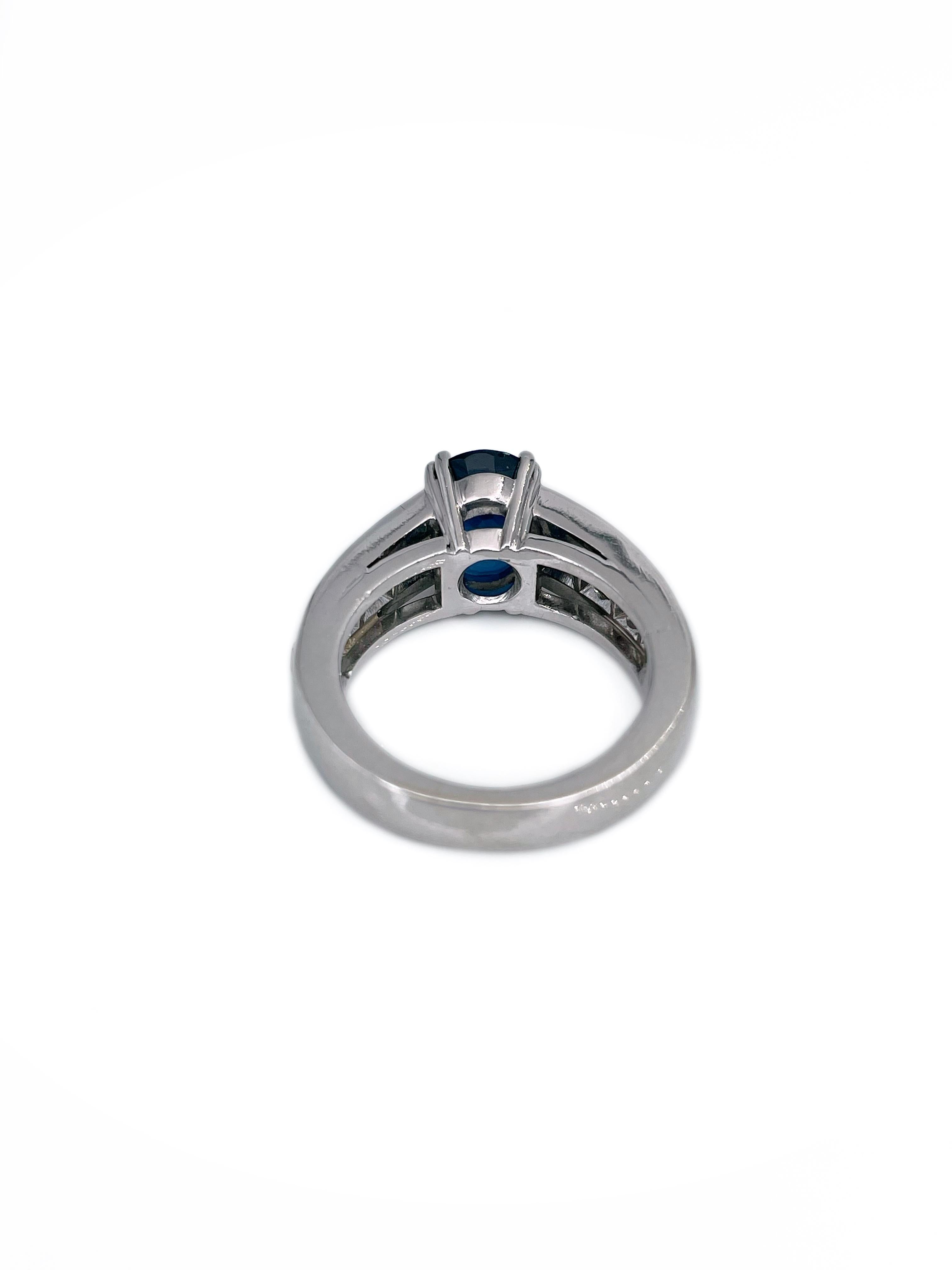 Women's Modern 18 Karat Gold 1.75 Carat SI Sapphire 1.40 Carat Diamond Engagement Ring For Sale