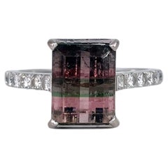 Bague moderne en or 18 carats, tourmaline melon d'eau 4,30 carats et diamant 0,50 carat