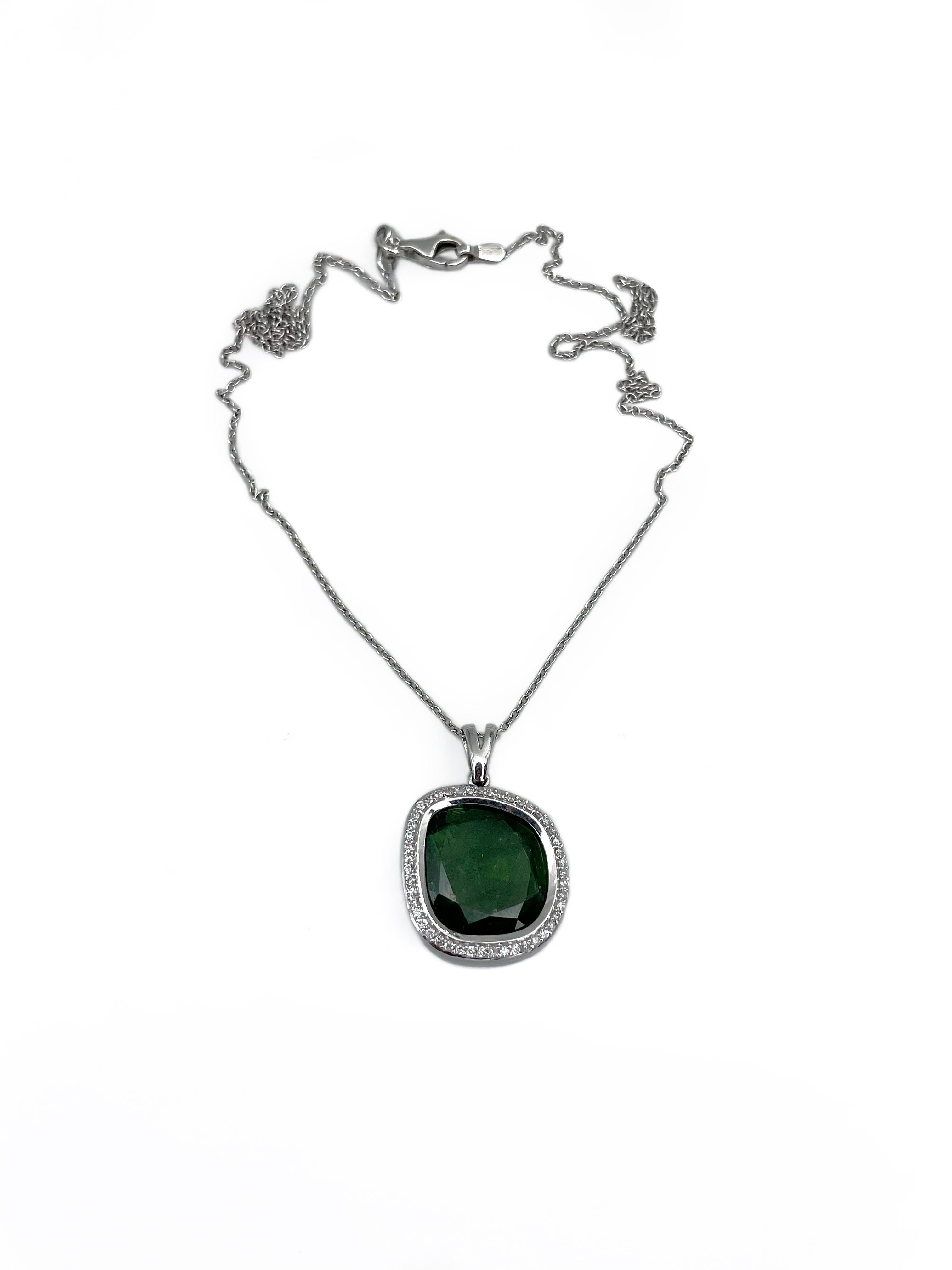 Modern 18 Karat Gold 5.50 Carat Green Tourmaline Diamond Pendant Chain Necklace In Good Condition For Sale In Vilnius, LT