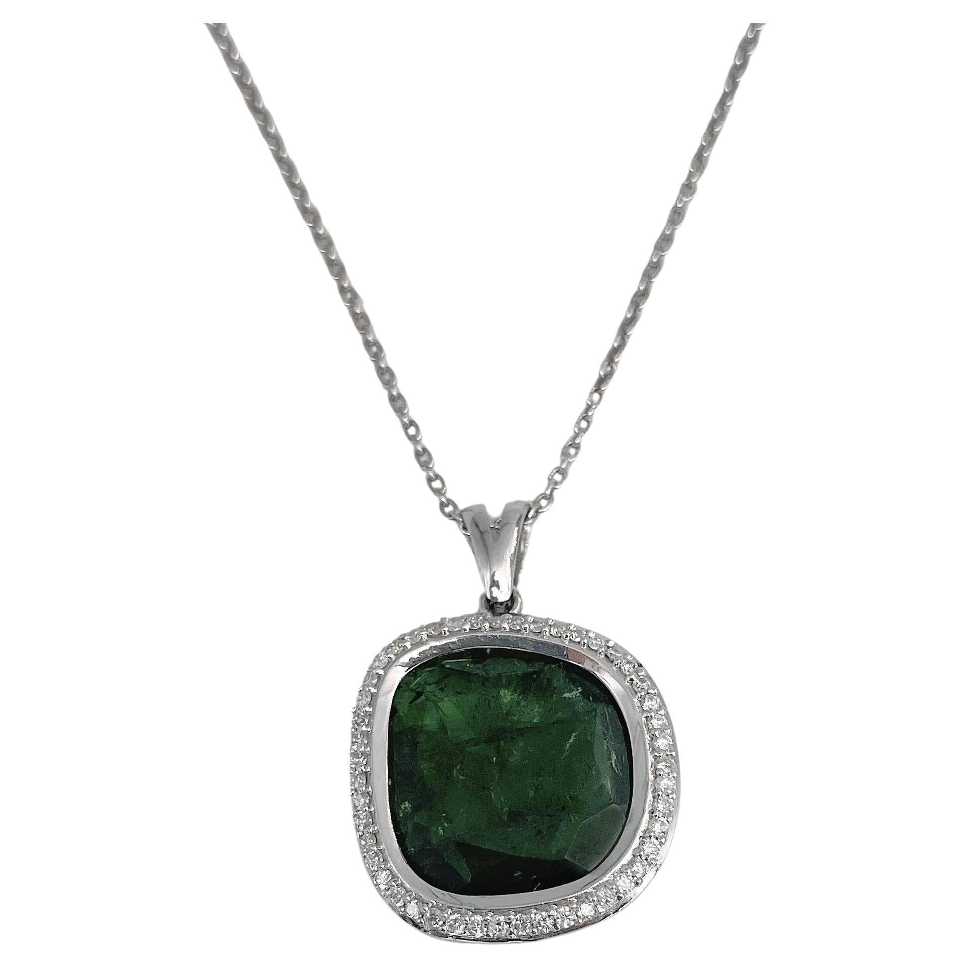 Modern 18 Karat Gold 5.50 Carat Green Tourmaline Diamond Pendant Chain Necklace For Sale