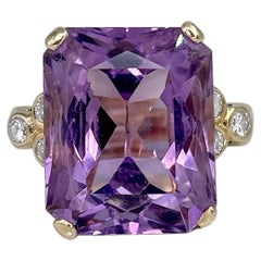 Modern 18 Karat Gold Amethyst Diamond Rectangle Cocktail Ring