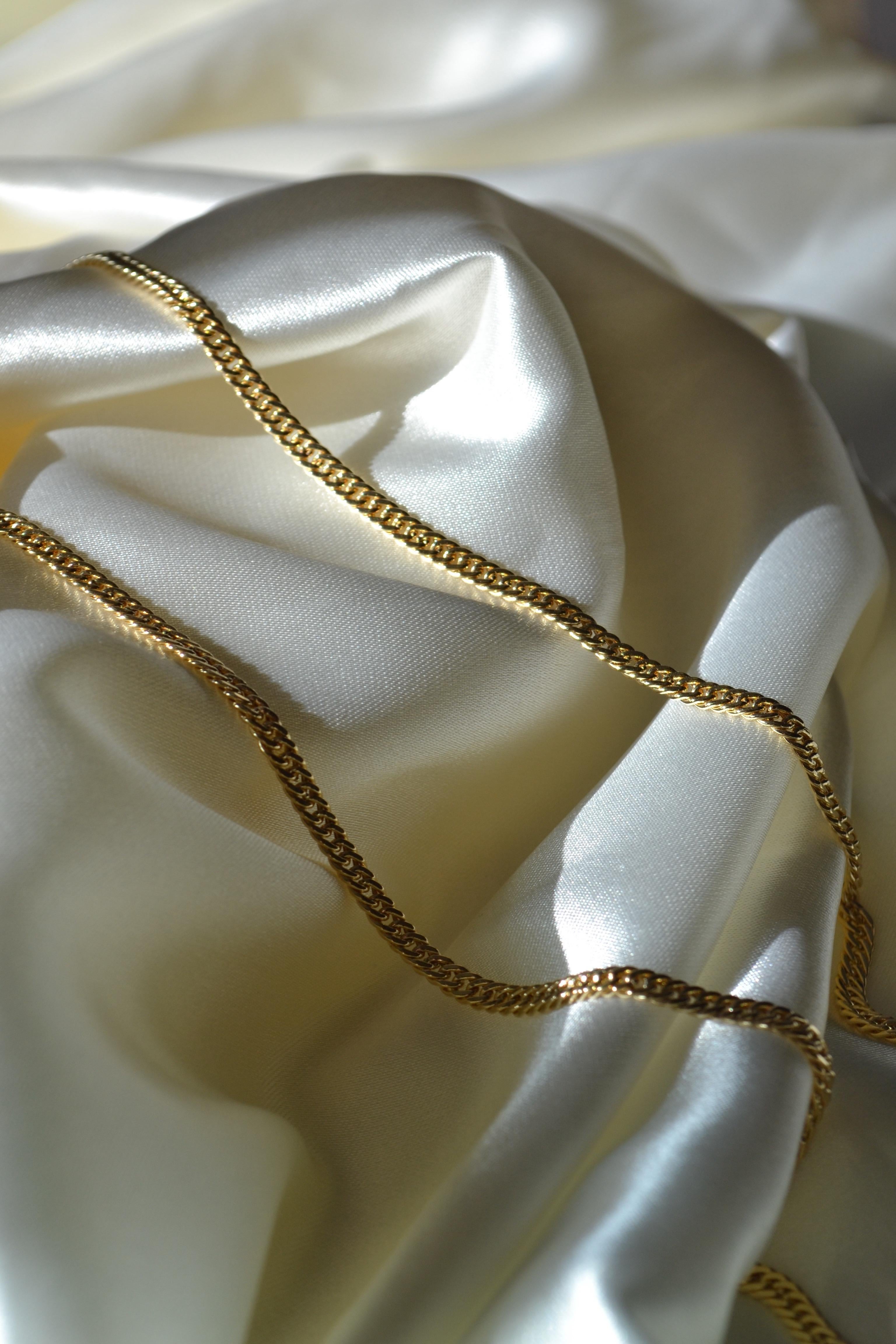 Collana moderna con catena a cordoncino in oro 18 carati in vendita 2