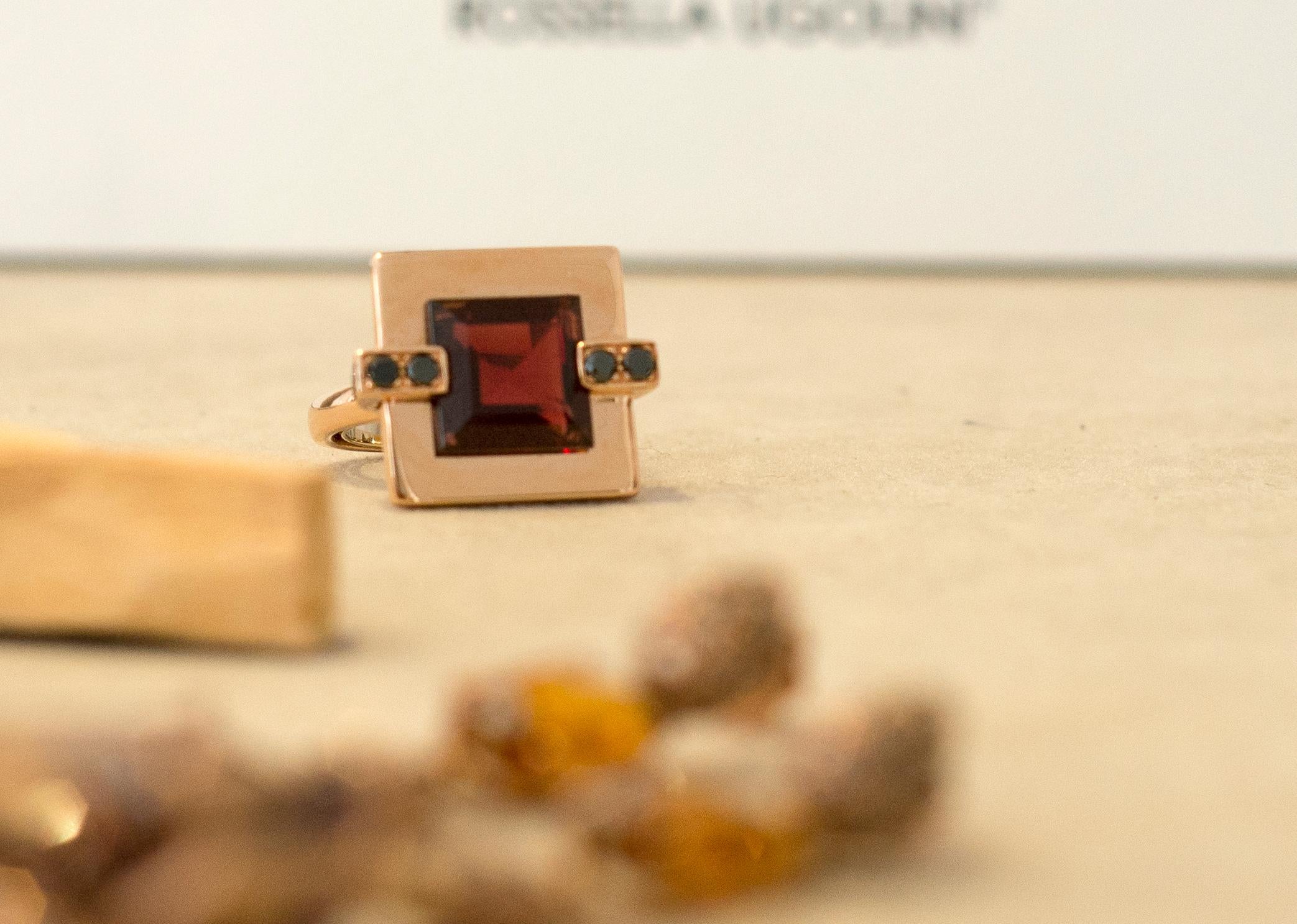 Rossella Ugolini Modern 18K Gold Garnet Black Diamonds Cocktail Design Ring For Sale 1