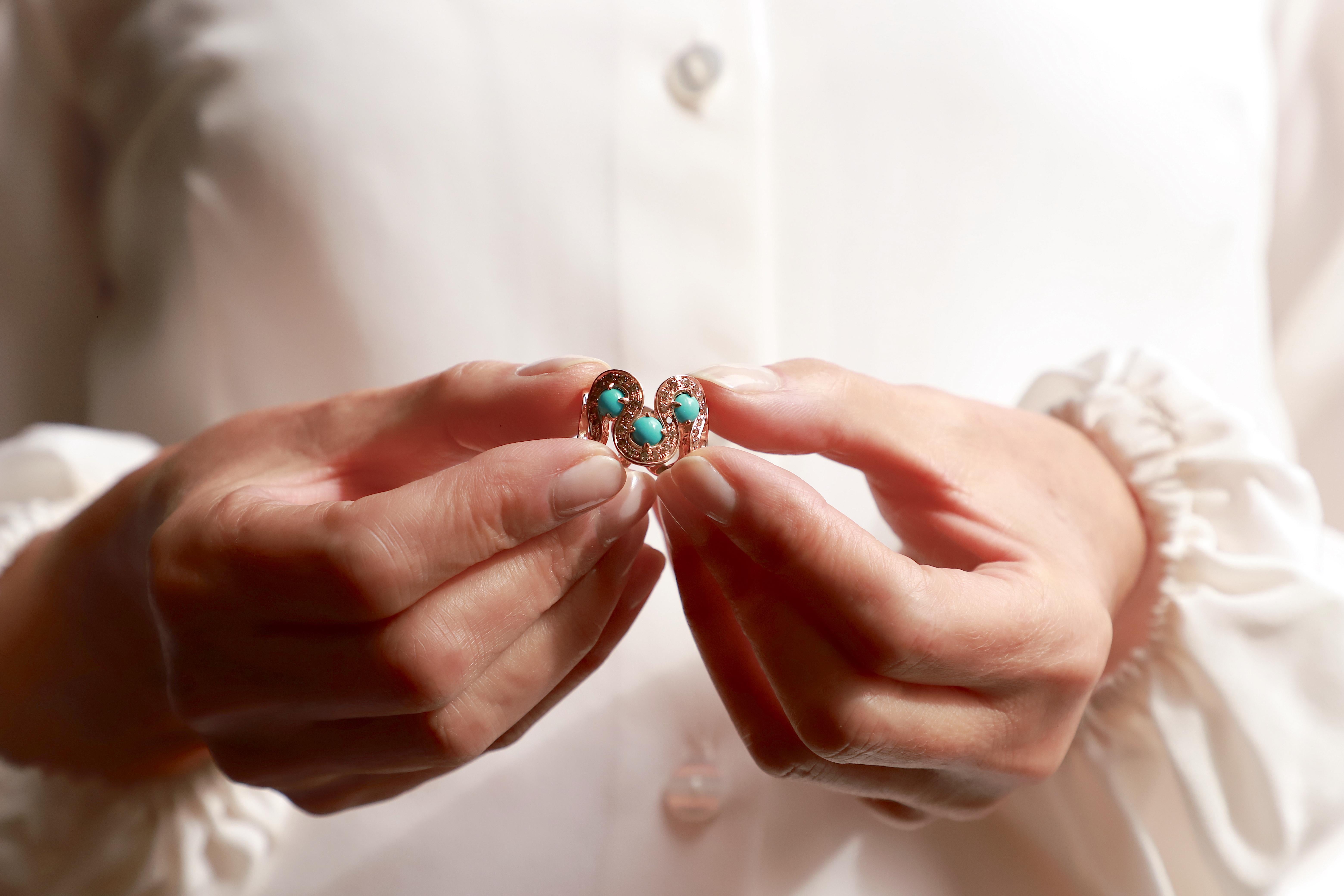 Taille brillant Bague Happy Band en or 18 carats 0,87 carats avec diamants bruns et turquoises de la mer en vente