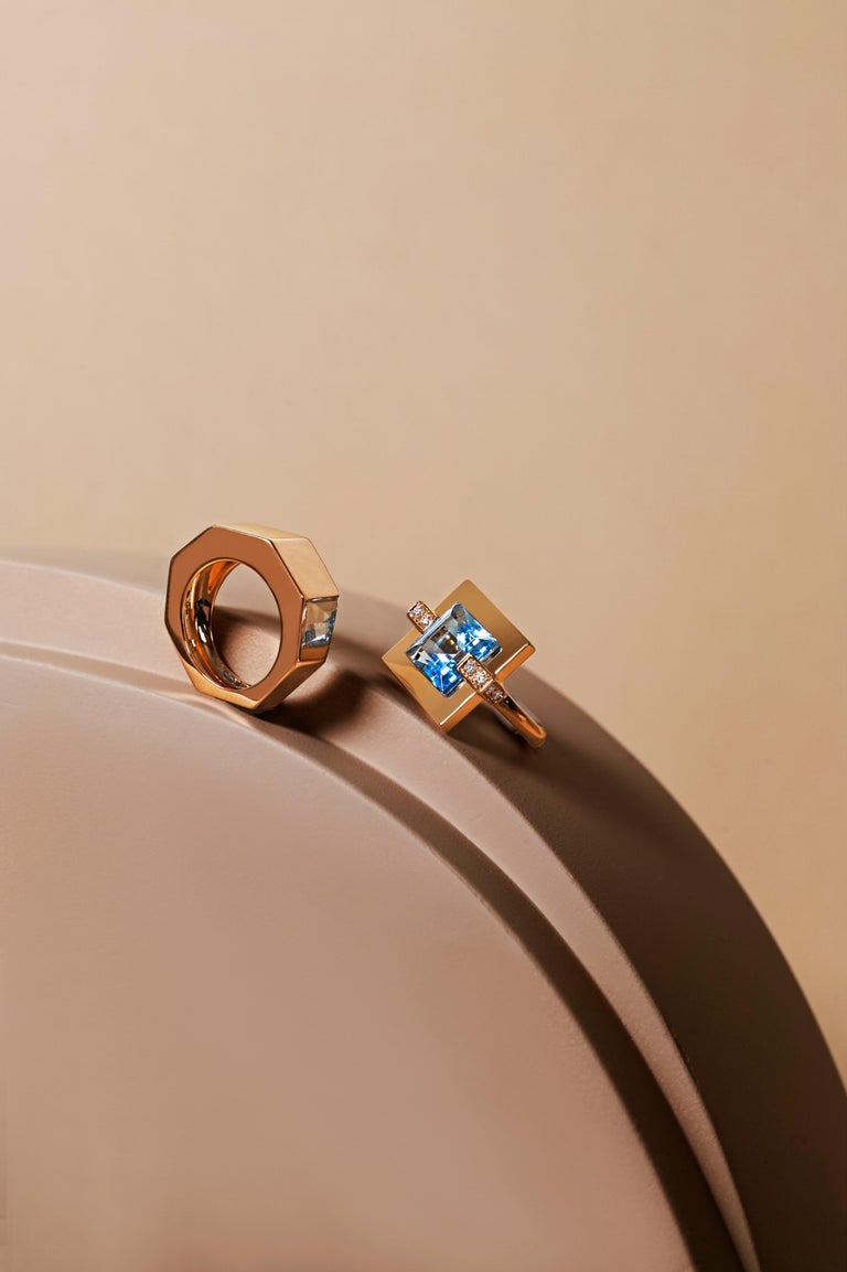 Modern 18 Karat Rose Gold Blue Topaz 0.27 Carat Diamonds Cocktail Design Ring For Sale 9