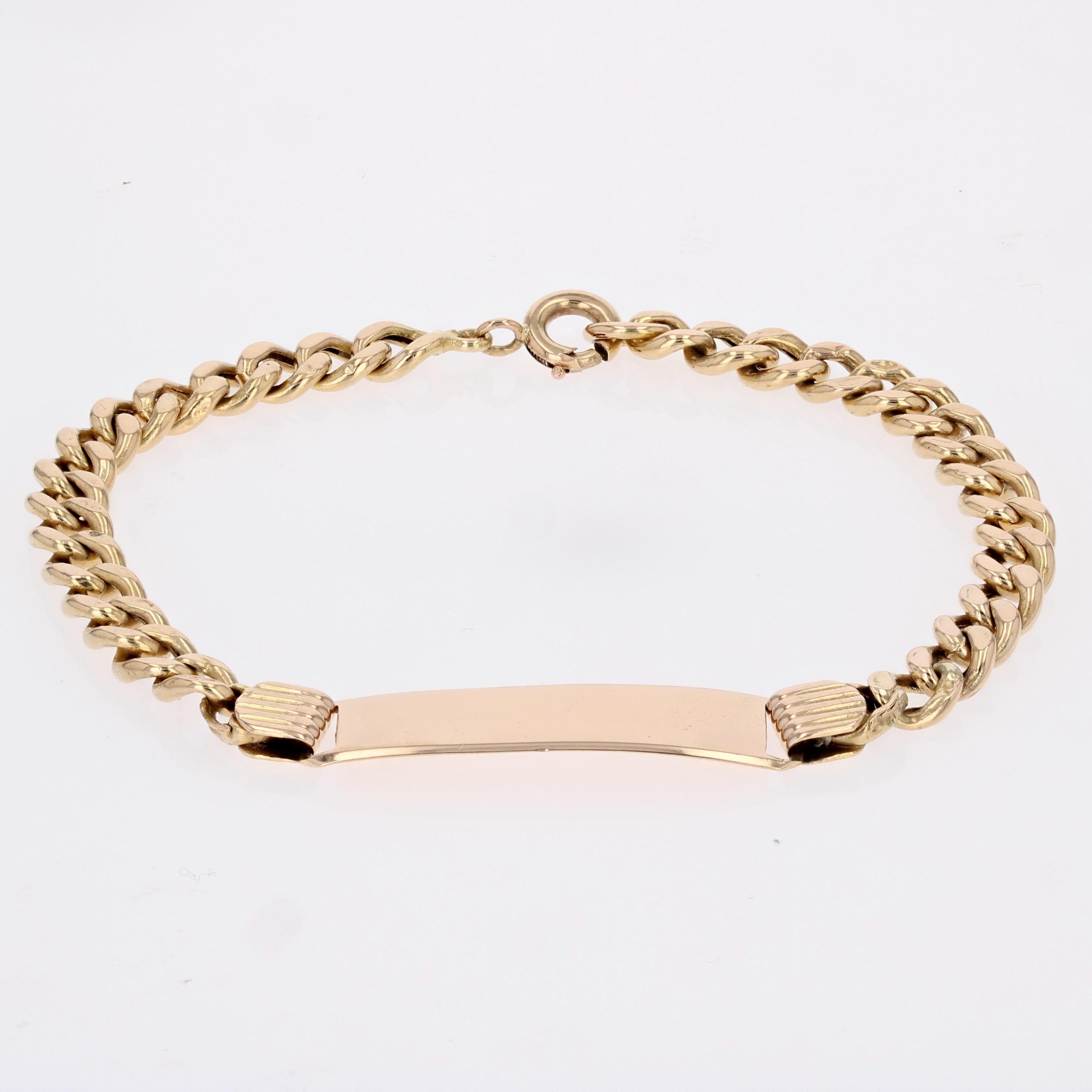 Brazalete moderno de oro rosa de 18 quilates con cadena de bordillo y placa personalizada en venta 3
