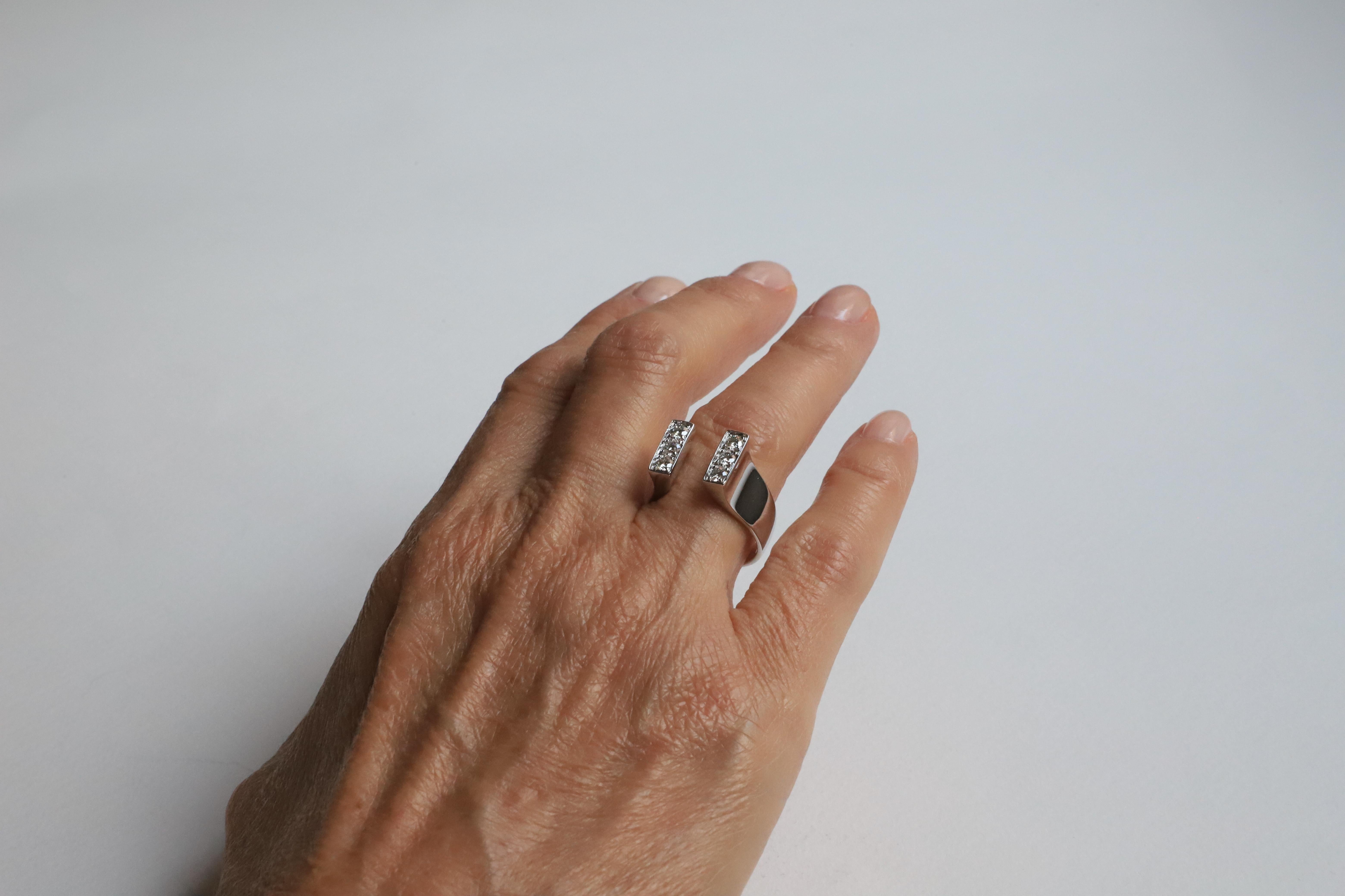 Zeitgenössischer Ring aus 18 Karat Weißgold mit 0,54 Karat weißen Diamanten im Unisex-Design im Angebot 2