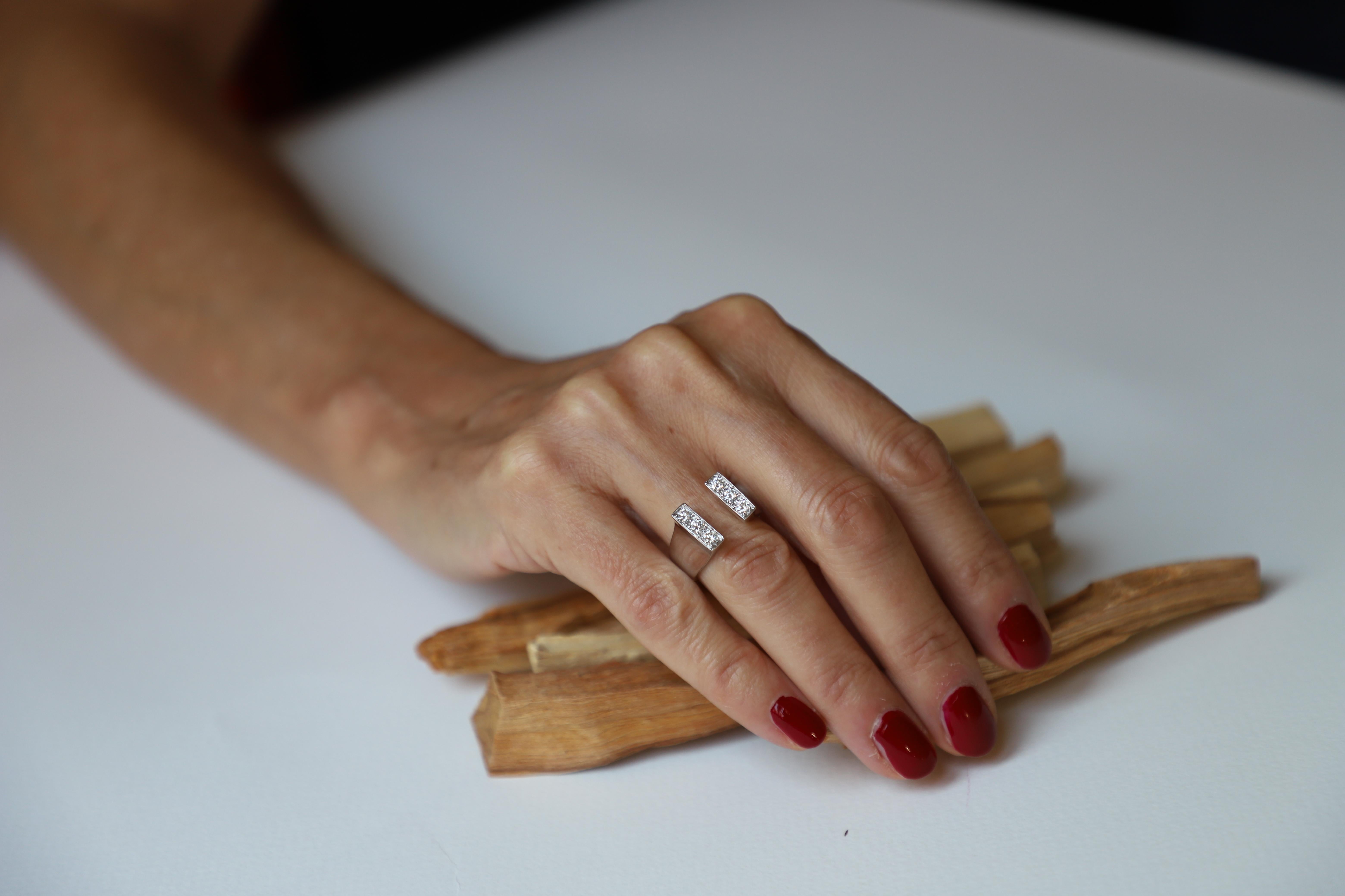 Zeitgenössischer Ring aus 18 Karat Weißgold mit 0,54 Karat weißen Diamanten im Unisex-Design im Angebot 3