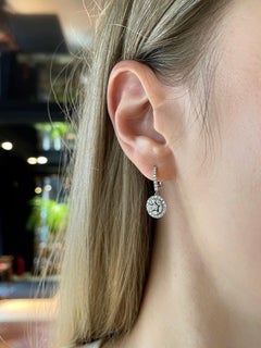 Moderne durchbrochene Tropfenohrringe aus 18 Karat Weißgold 0,95 Karat VS SI Diamant