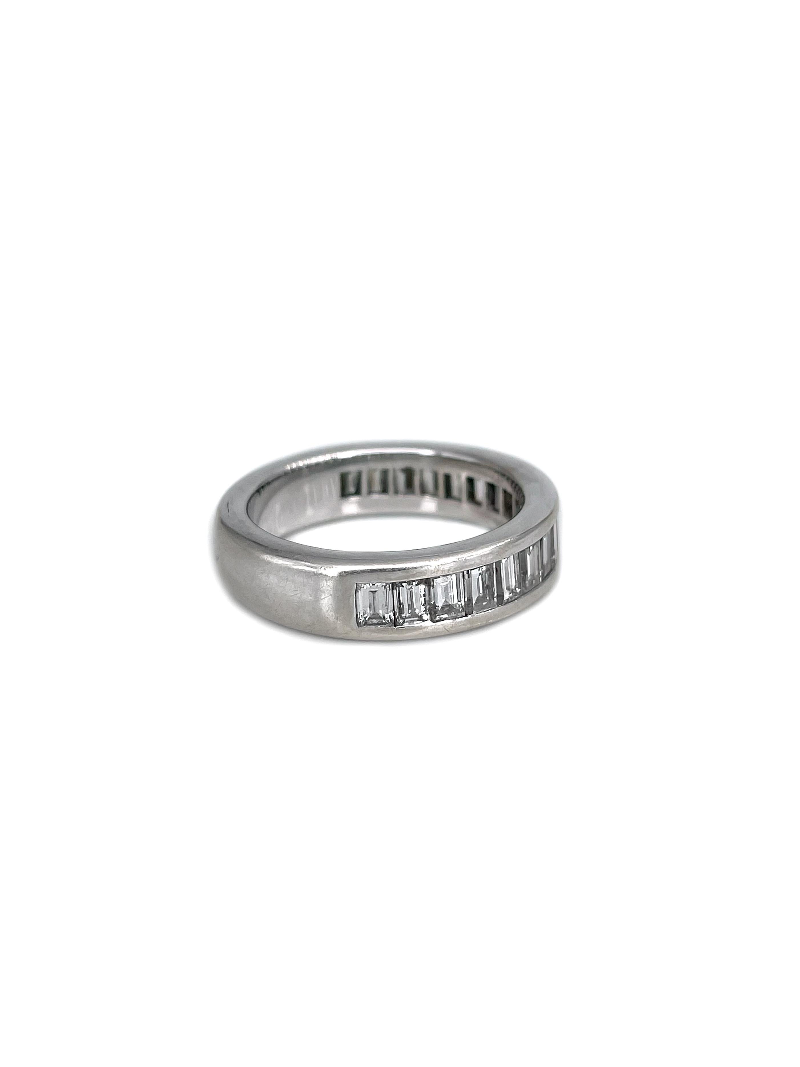 Modern 18 Karat White Gold 1.40 Carat Diamond Band Ring In Good Condition For Sale In Vilnius, Vilniaus apskr.