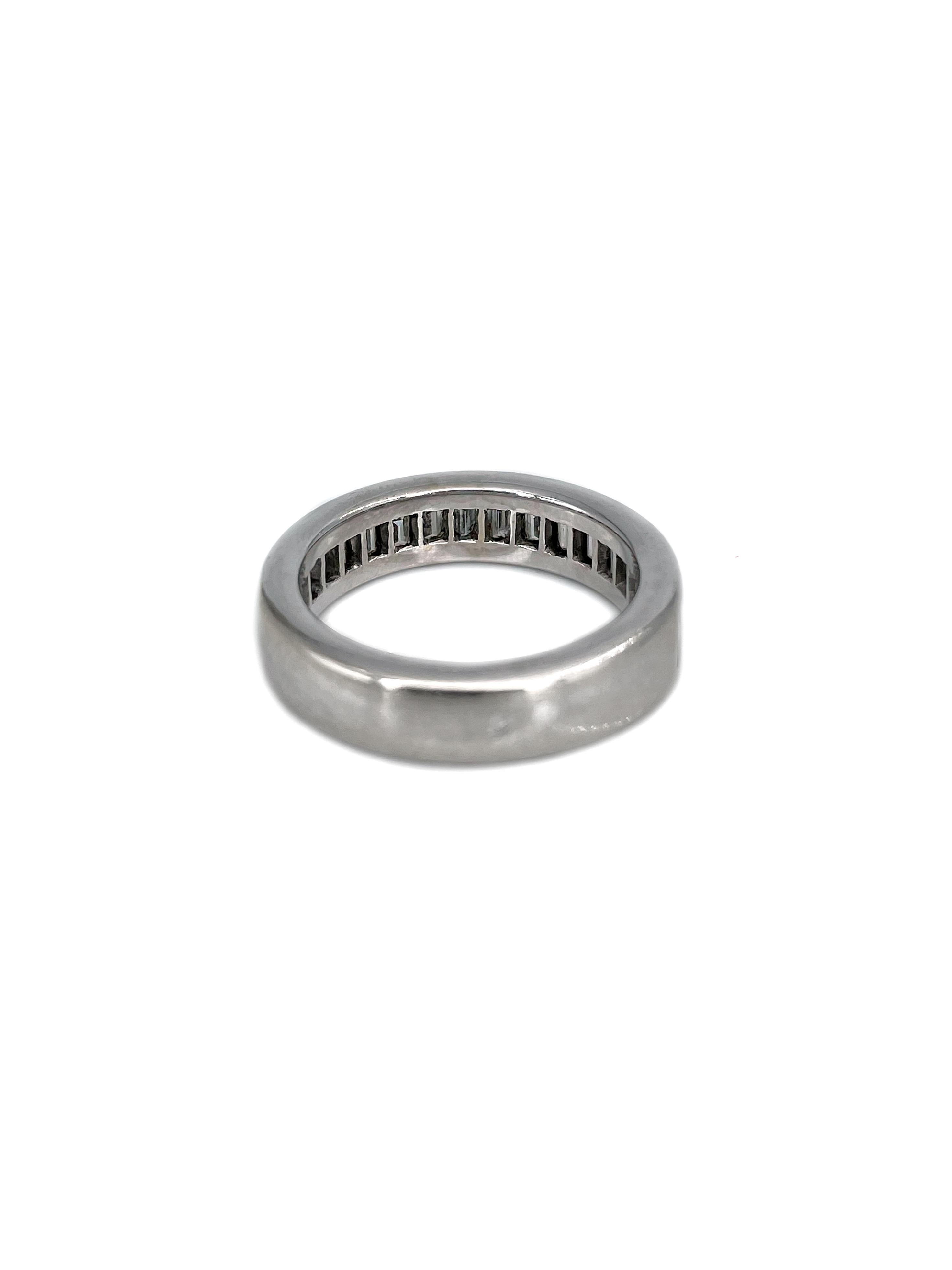 Women's or Men's Modern 18 Karat White Gold 1.40 Carat Diamond Band Ring For Sale