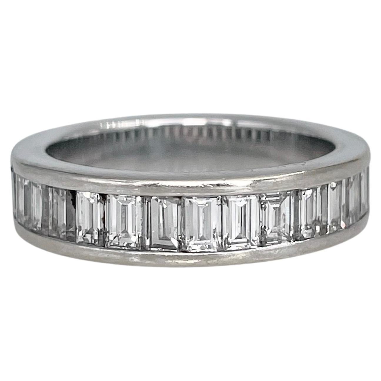 Modern 18 Karat White Gold 1.40 Carat Diamond Band Ring