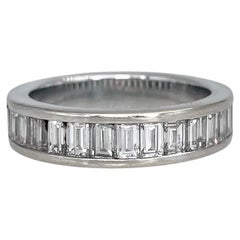 Modern 18 Karat White Gold 1.40 Carat Diamond Band Ring
