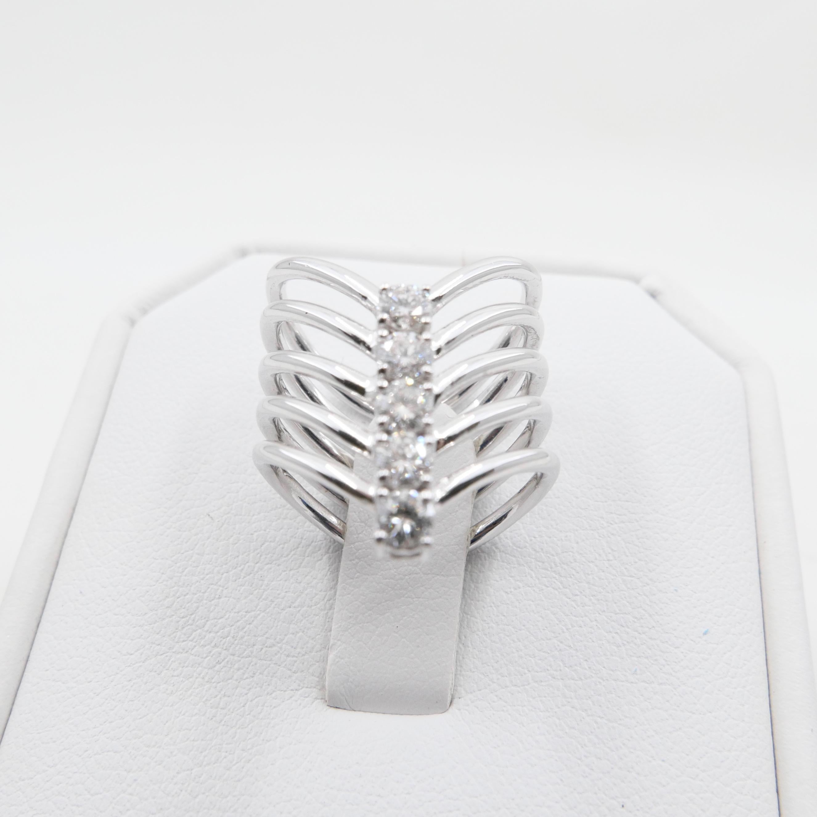 Women's Modern 18 Karat White Gold 5-Stone Diamond Wave Ring