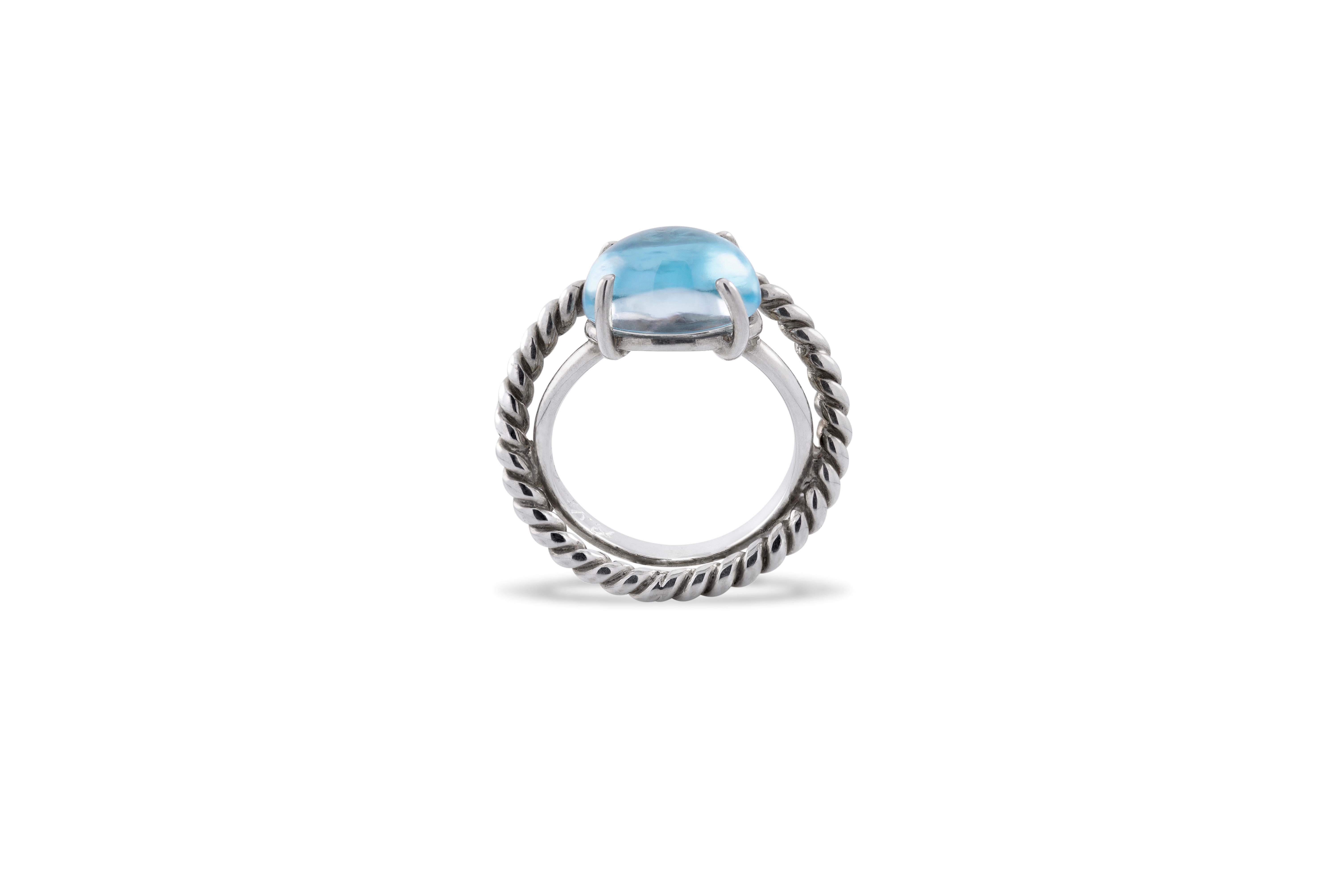 Modern 18 Karat White Gold Blue Cabochon Topaz Handcrafted Cocktail Ring In New Condition For Sale In Rome, IT