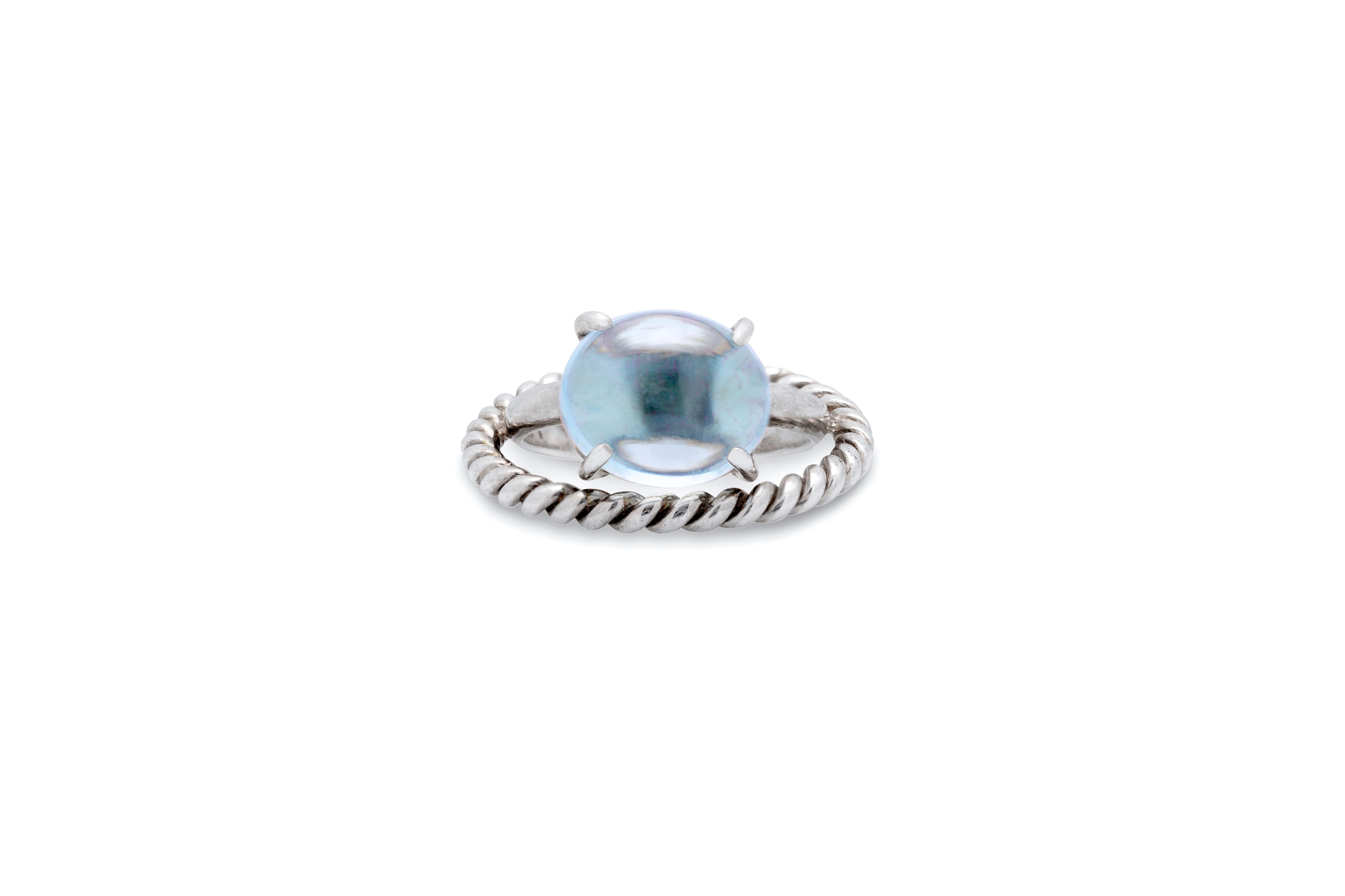 Modern 18 Karat White Gold Blue Cabochon Topaz Handcrafted Cocktail Ring For Sale 1