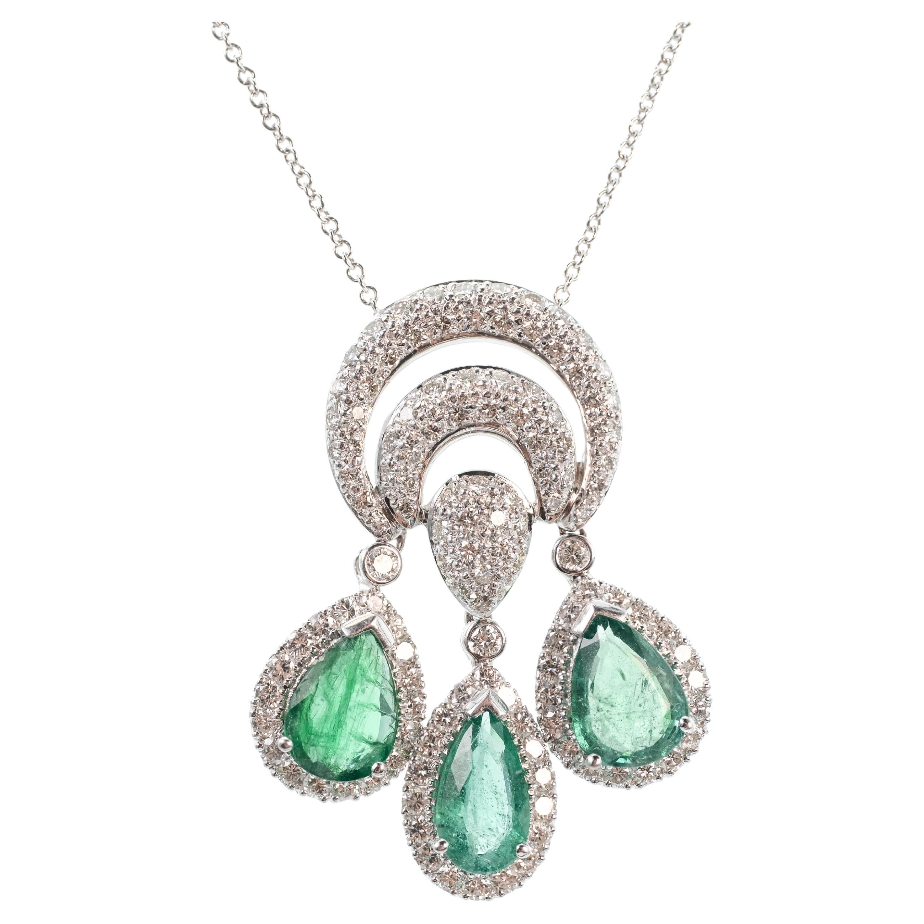 Modern 18 Karat White Gold Emerald and Diamond Statement Pendant and Necklace  For Sale 1