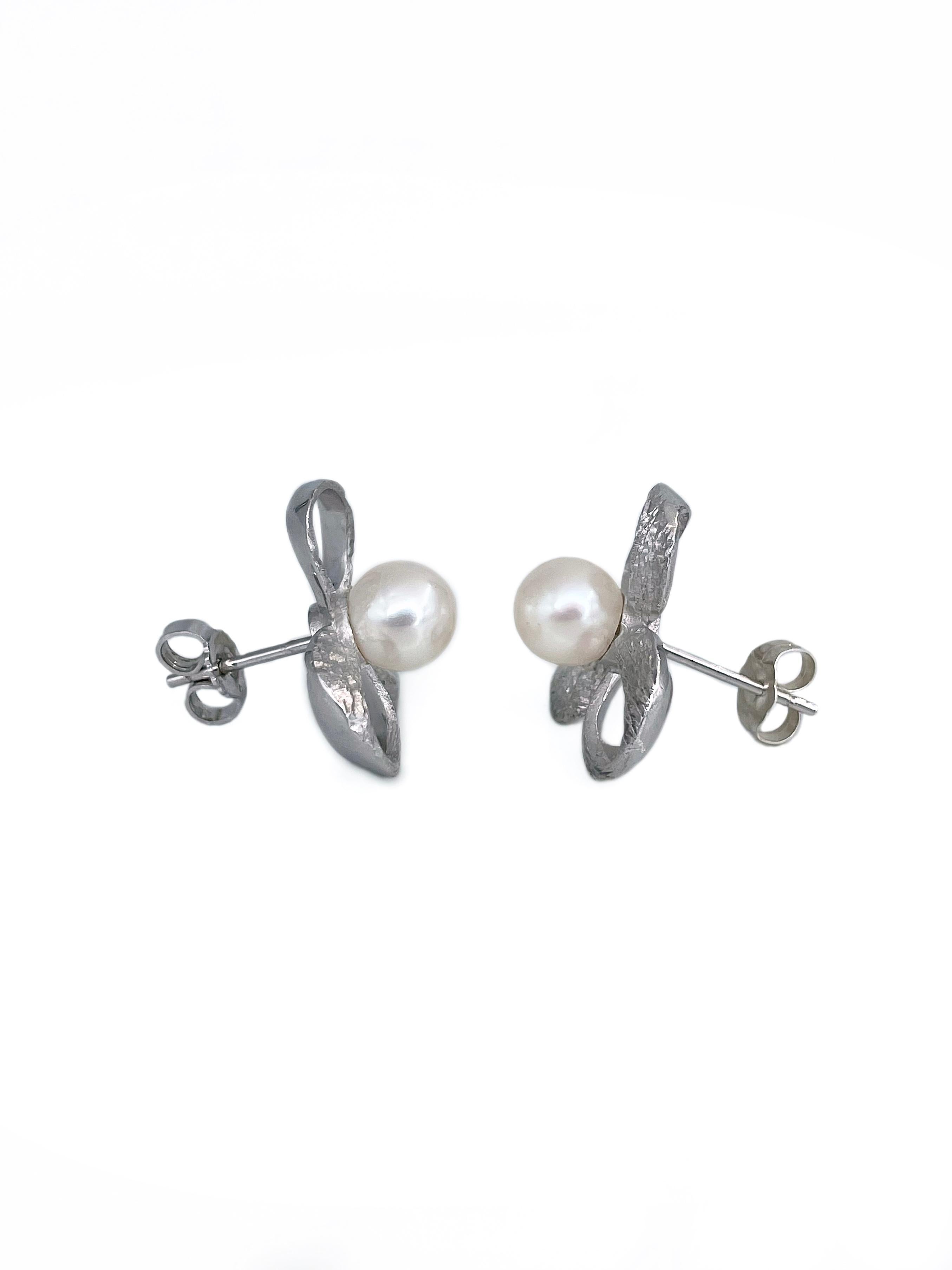 Round Cut Modern 18 Karat White Gold Floral Design Pearl Stud Earrings For Sale