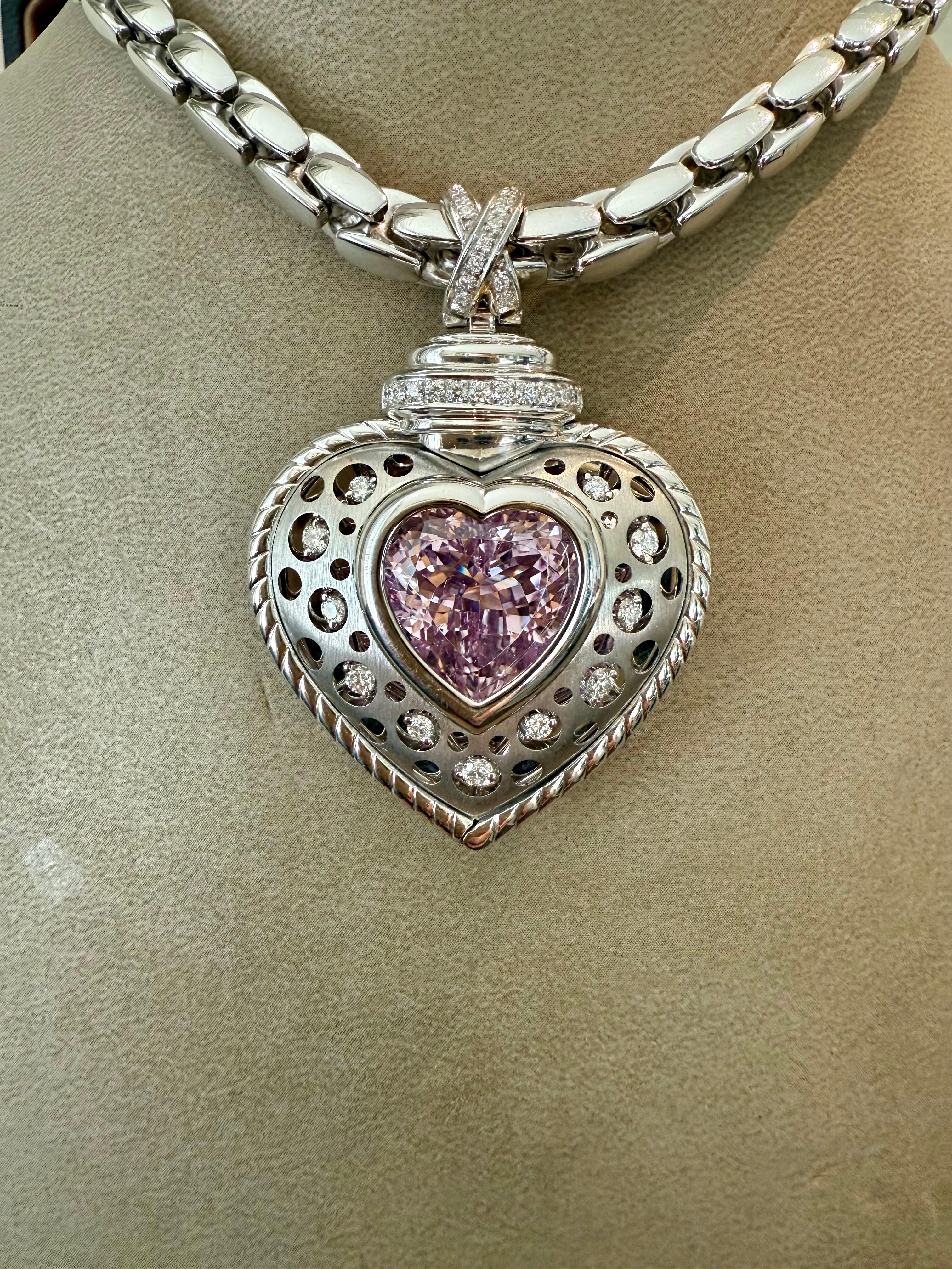 Colgante Corazón Moderno de Oro Blanco de 18 Kilates con Kunzita y Diamantes en venta 6
