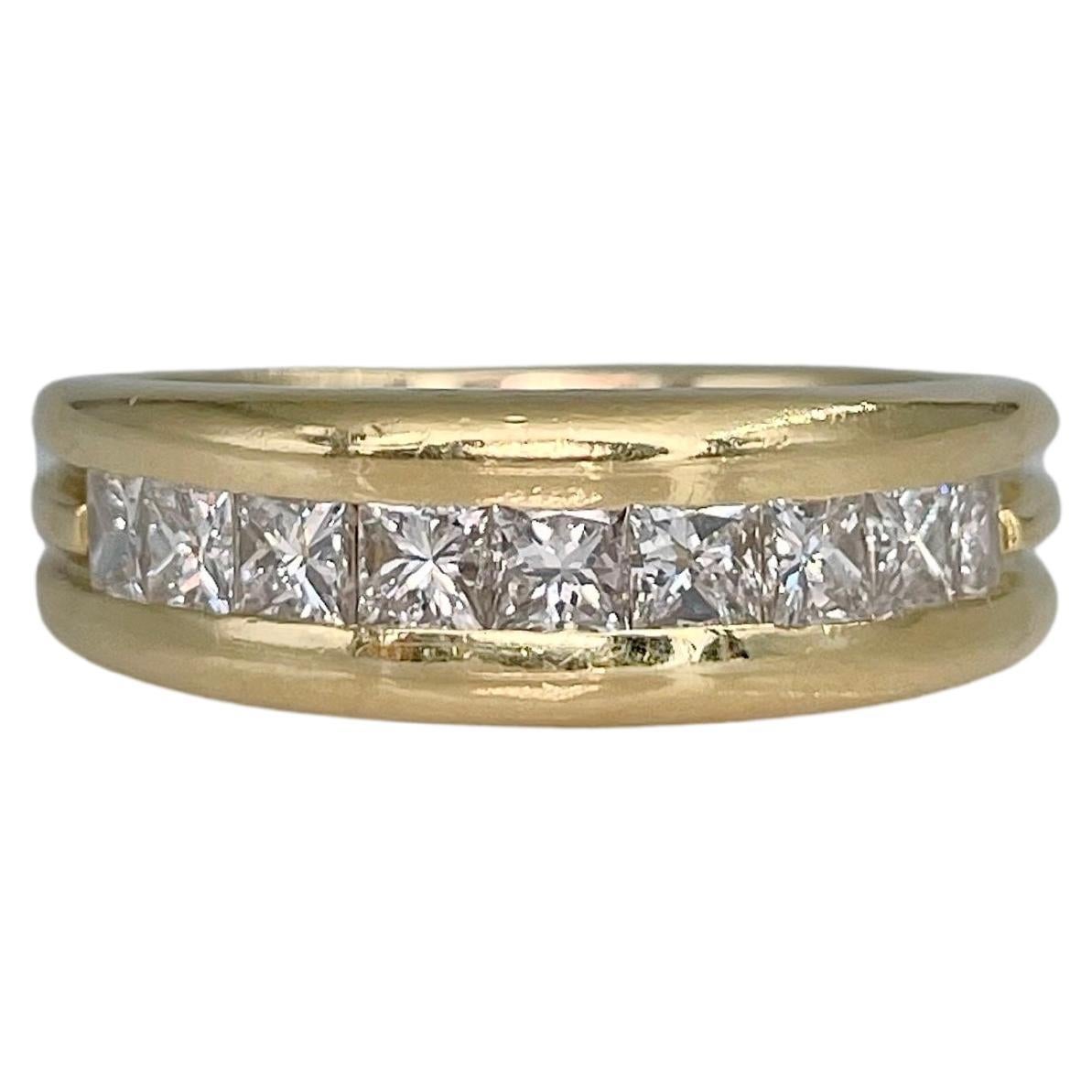 Modern 18 Karat Yellow Gold 1.10 Carat Princess Cut VVS VS Diamond Band Ring