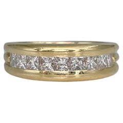 Modern 18 Karat Yellow Gold 1.10 Carat Princess Cut VVS VS Diamond Band Ring