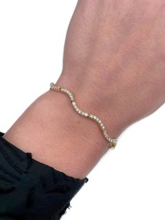 Modern 18 Karat Yellow Gold 1.65 Carat VS-SI Diamond Wave Tennis Bracelet