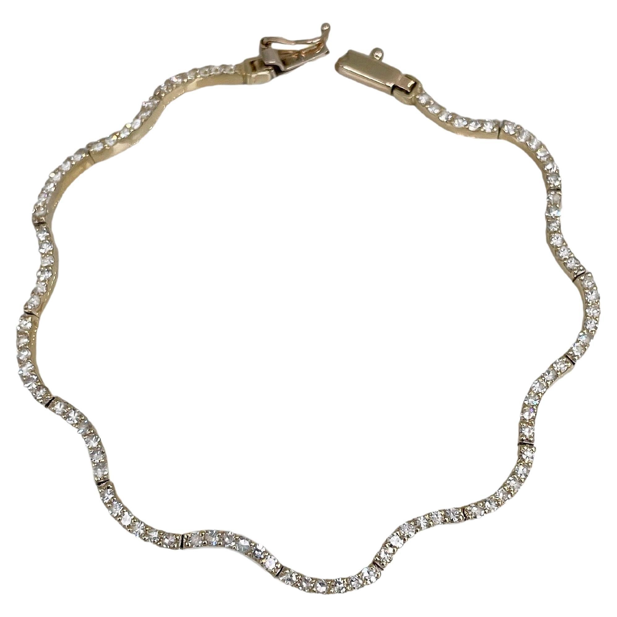 Modern 18 Karat Yellow Gold 1.65 Carat VS-SI Diamond Wave Tennis Bracelet
