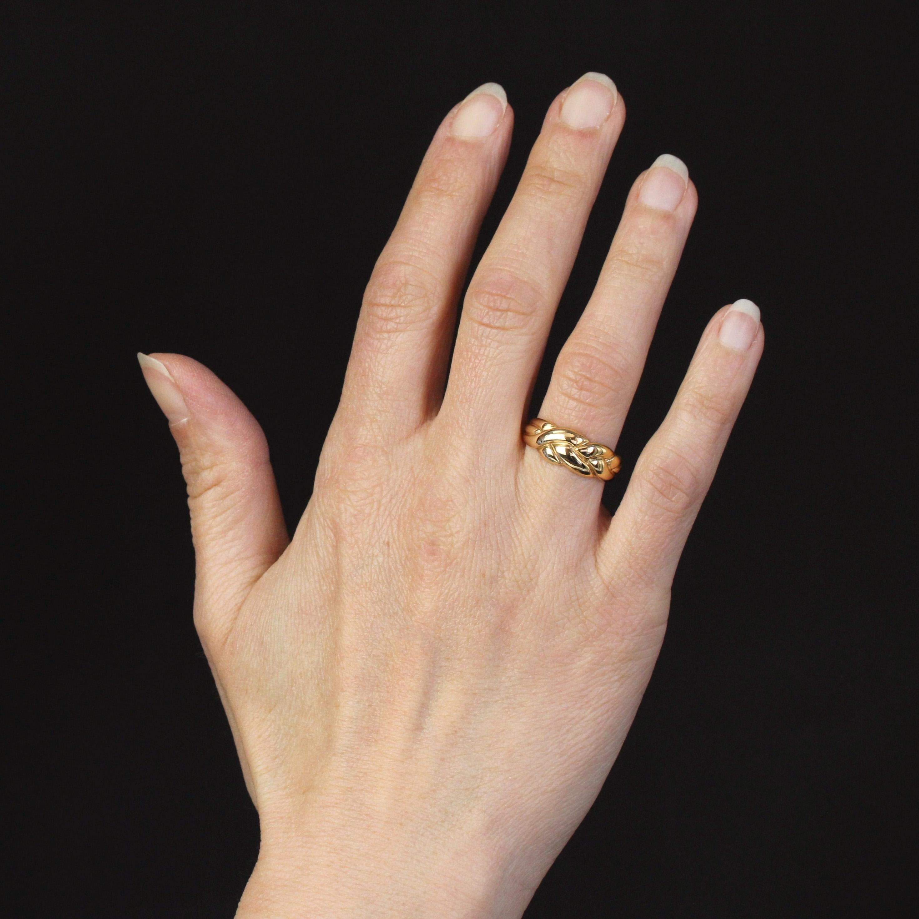 Ring in 18 karat yellow gold, eagle head hallmark.
A modern ring featuring braided yellow gold links.
Height : 7 mm approximately, thickness : 4 mm approximately, width of the ring at the base : 1.5 mm approximately, ring width at base : 2.3 mm