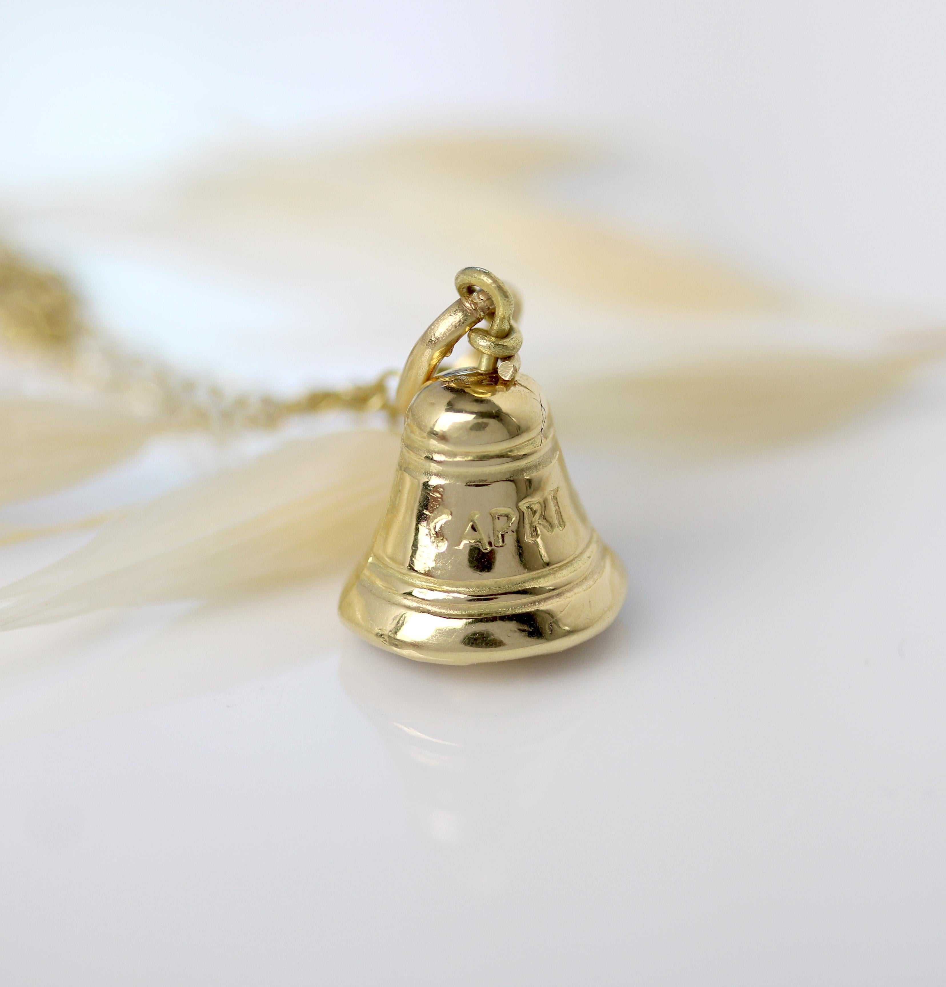 Moderne Pendentif breloque Capri en or jaune 18 carats moderne en vente