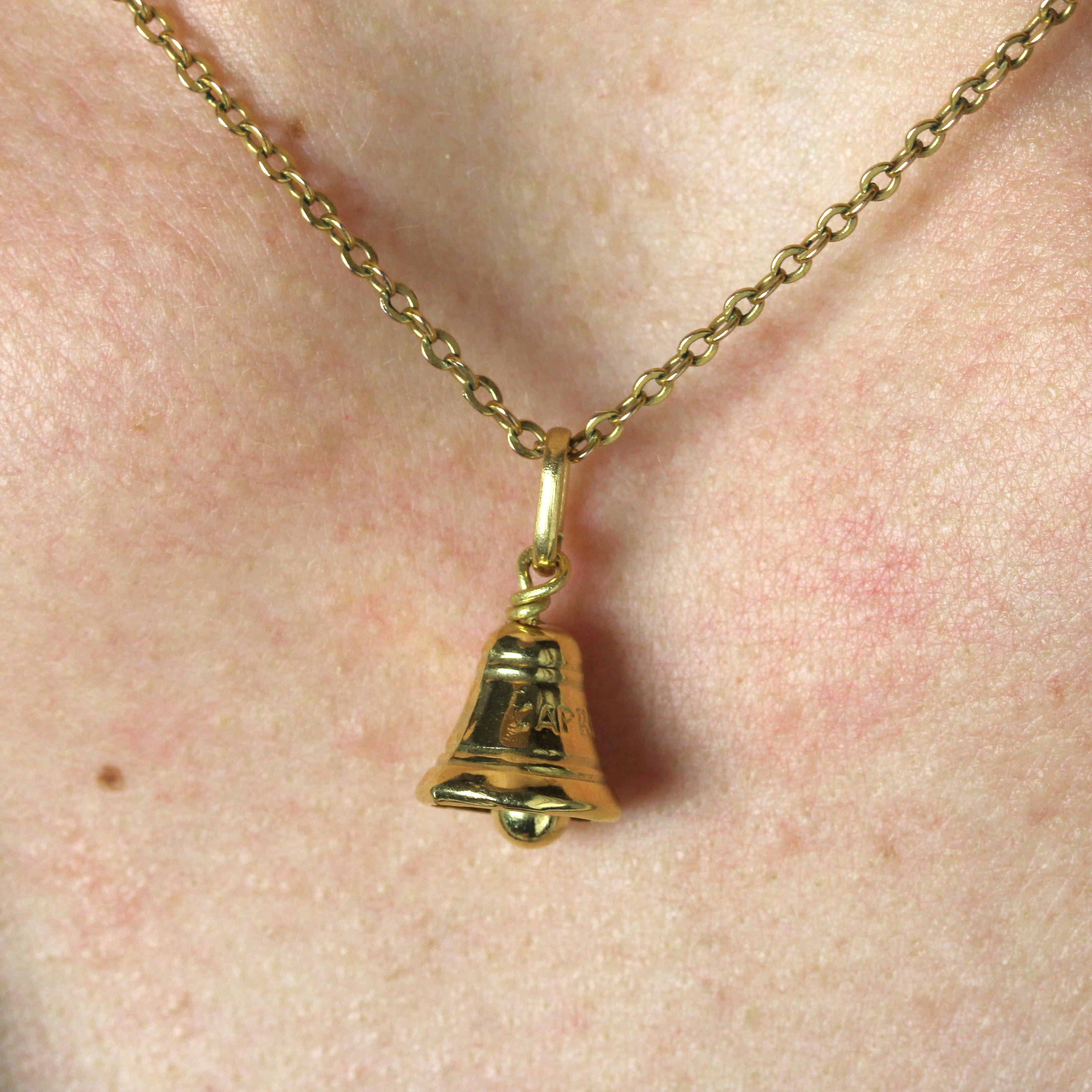 Pendentif breloque Capri en or jaune 18 carats moderne en vente 2