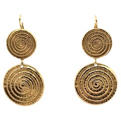 The Moderns Boucles d'oreilles pendantes en or jaune 18 carats avec texture ronde