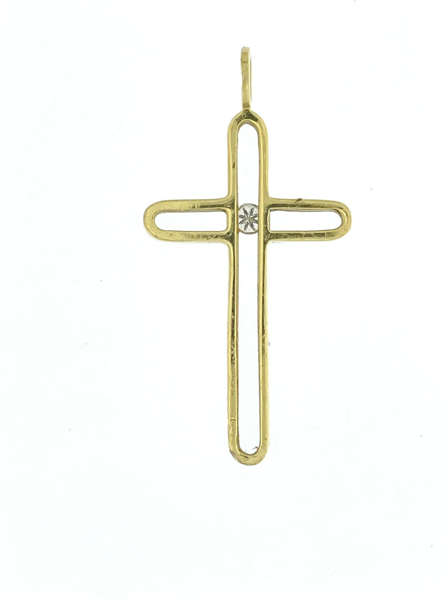 Moderne Croix moderne en or jaune 18 carats et diamants en vente