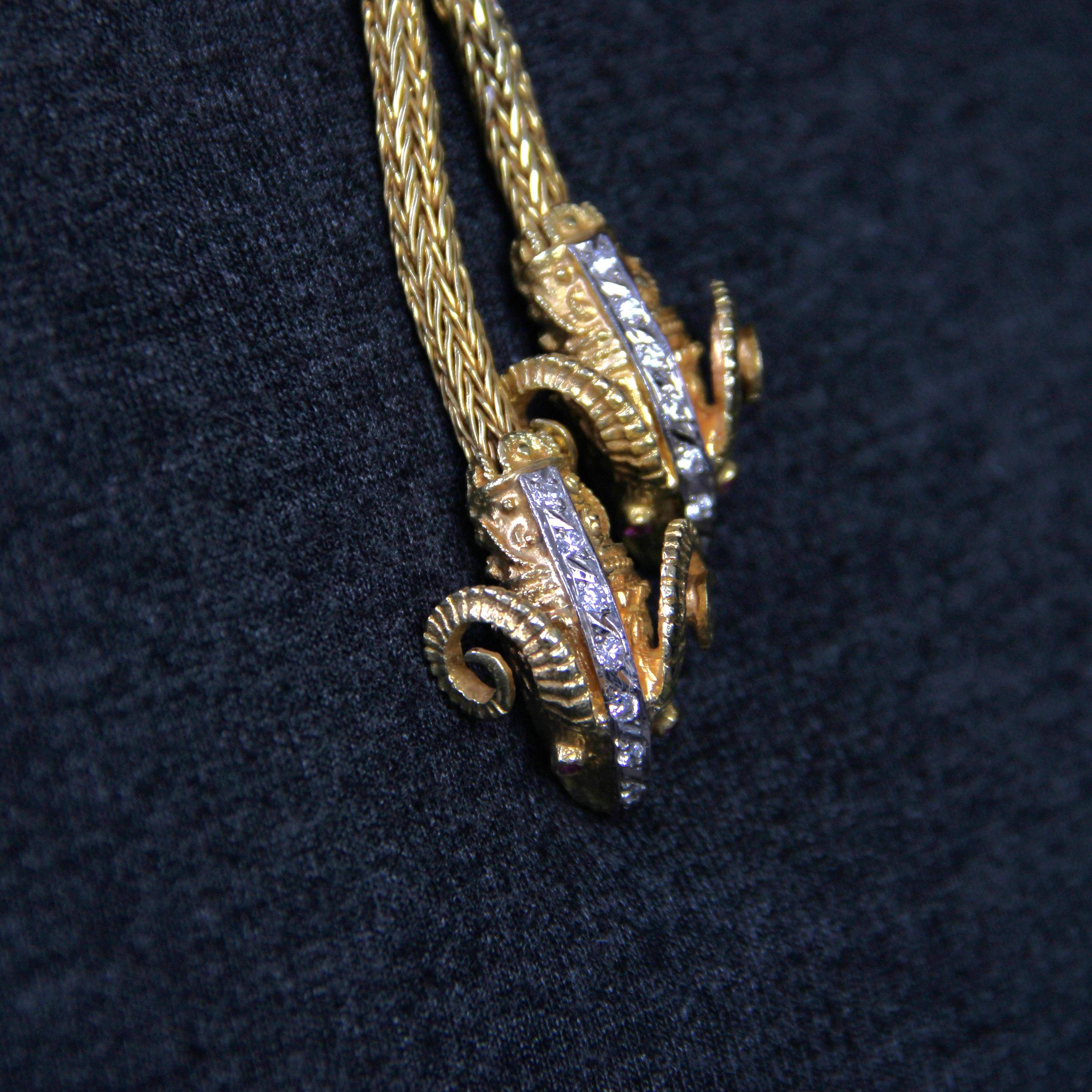 Collier moderne nœud de bélier en or jaune 18 carats, diamants et rubis en vente 7