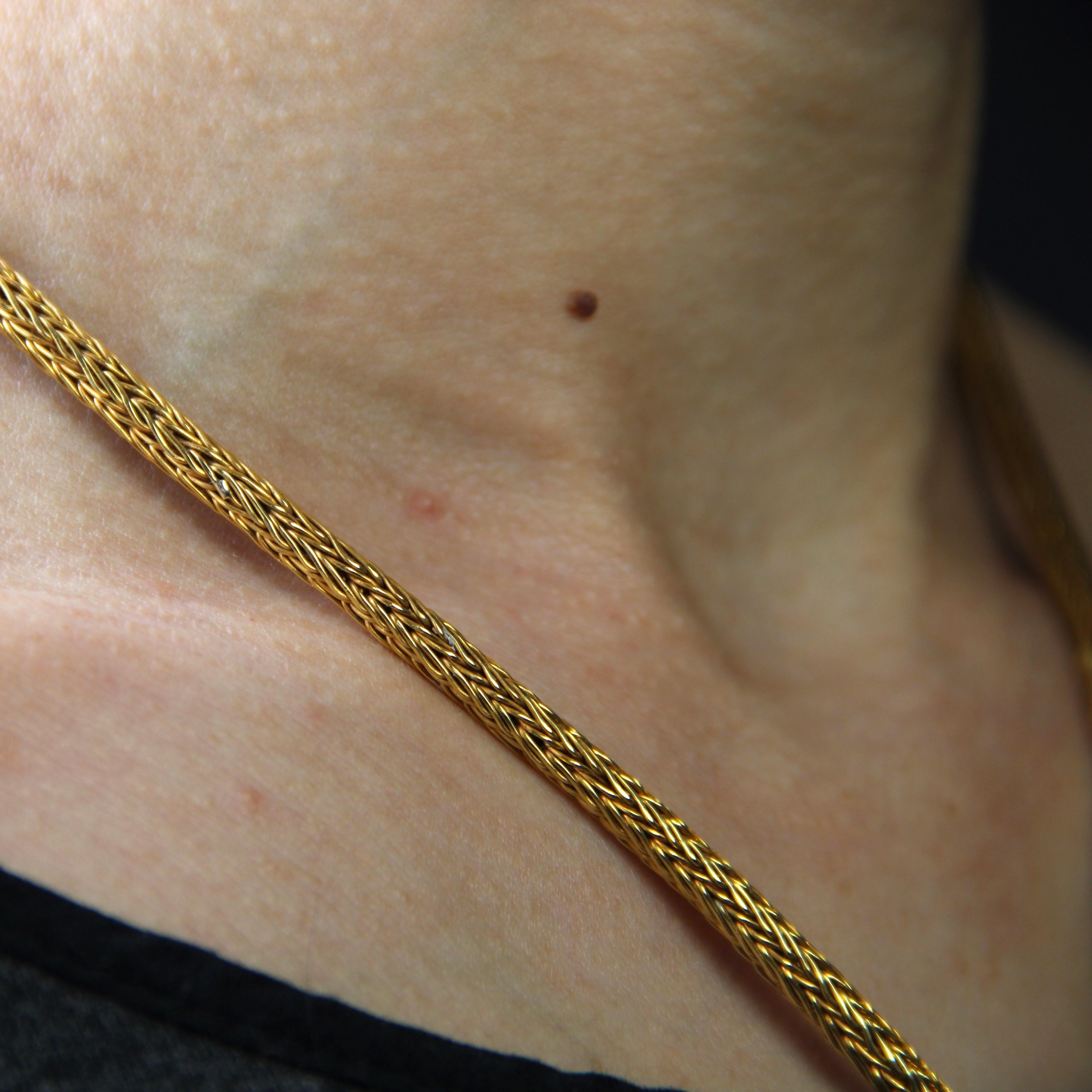 Collier moderne nœud de bélier en or jaune 18 carats, diamants et rubis en vente 9