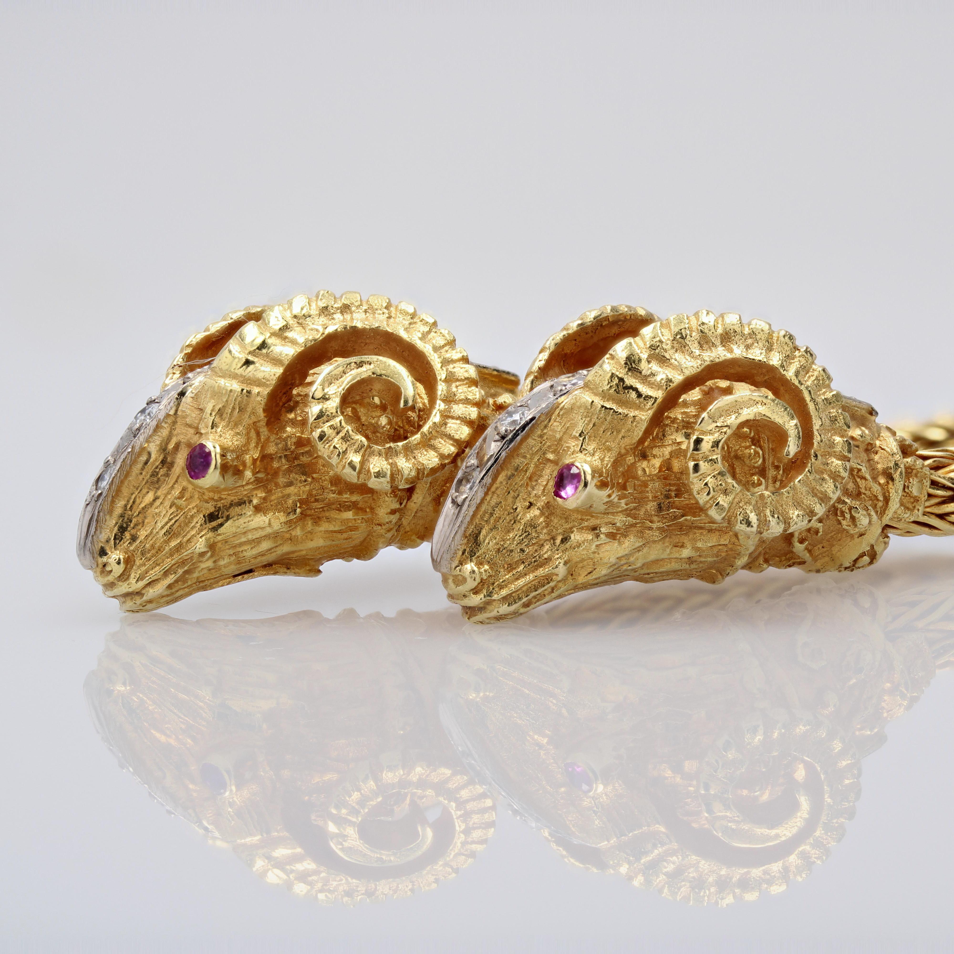 Collier moderne nœud de bélier en or jaune 18 carats, diamants et rubis en vente 13