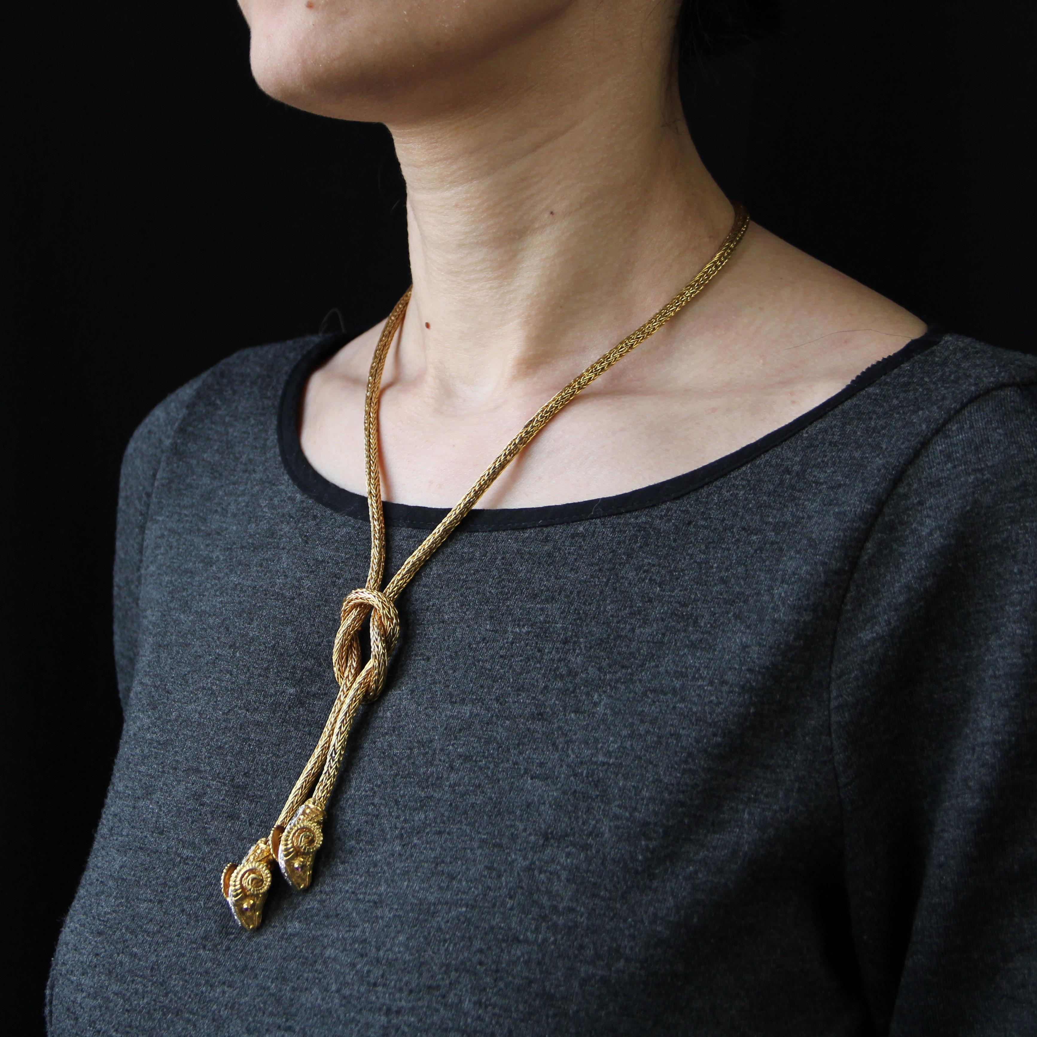 Collier moderne nœud de bélier en or jaune 18 carats, diamants et rubis en vente 3