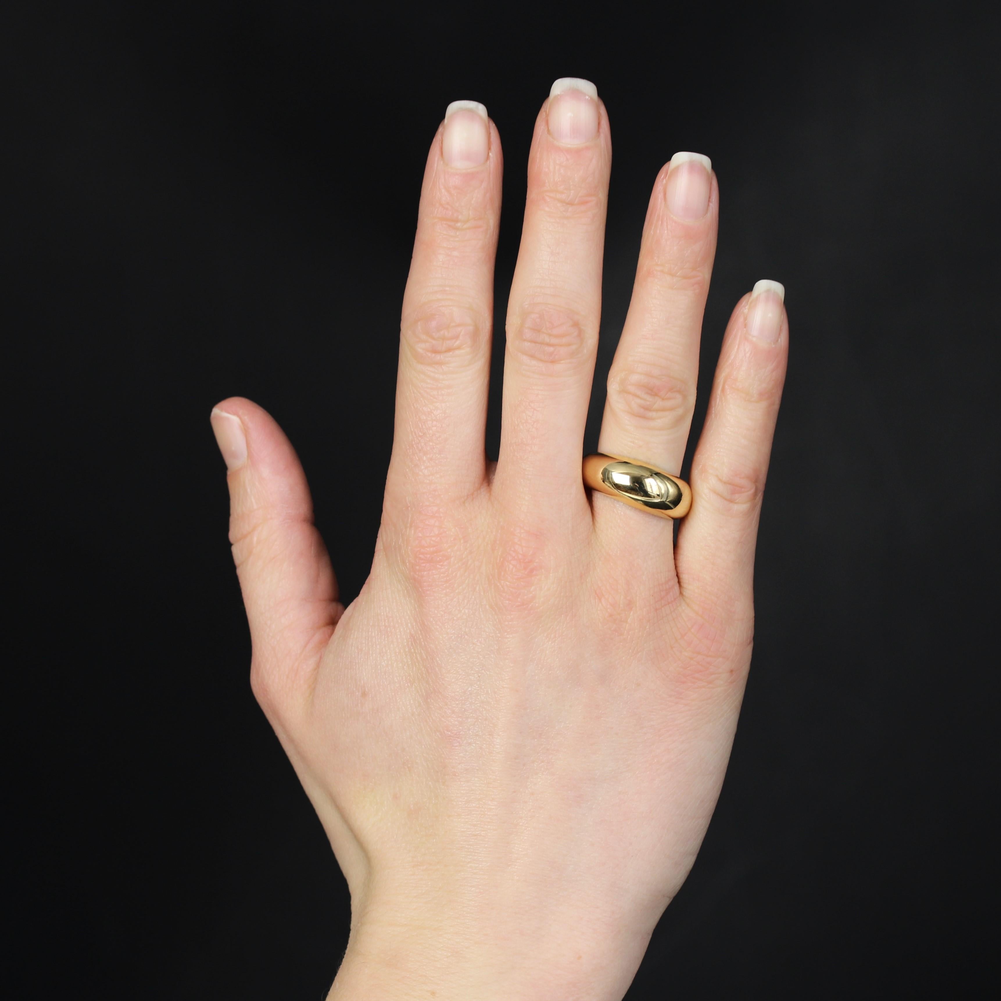 Ring in 18 karat yellow gold, eagle head hallmark.
This yellow gold ring has a domed top.
Height : 9 mm approximately, thickness : 4 mm approximately, width of the ring at the base : 4 mm approximately.
Total weight of the jewel : 6 g
