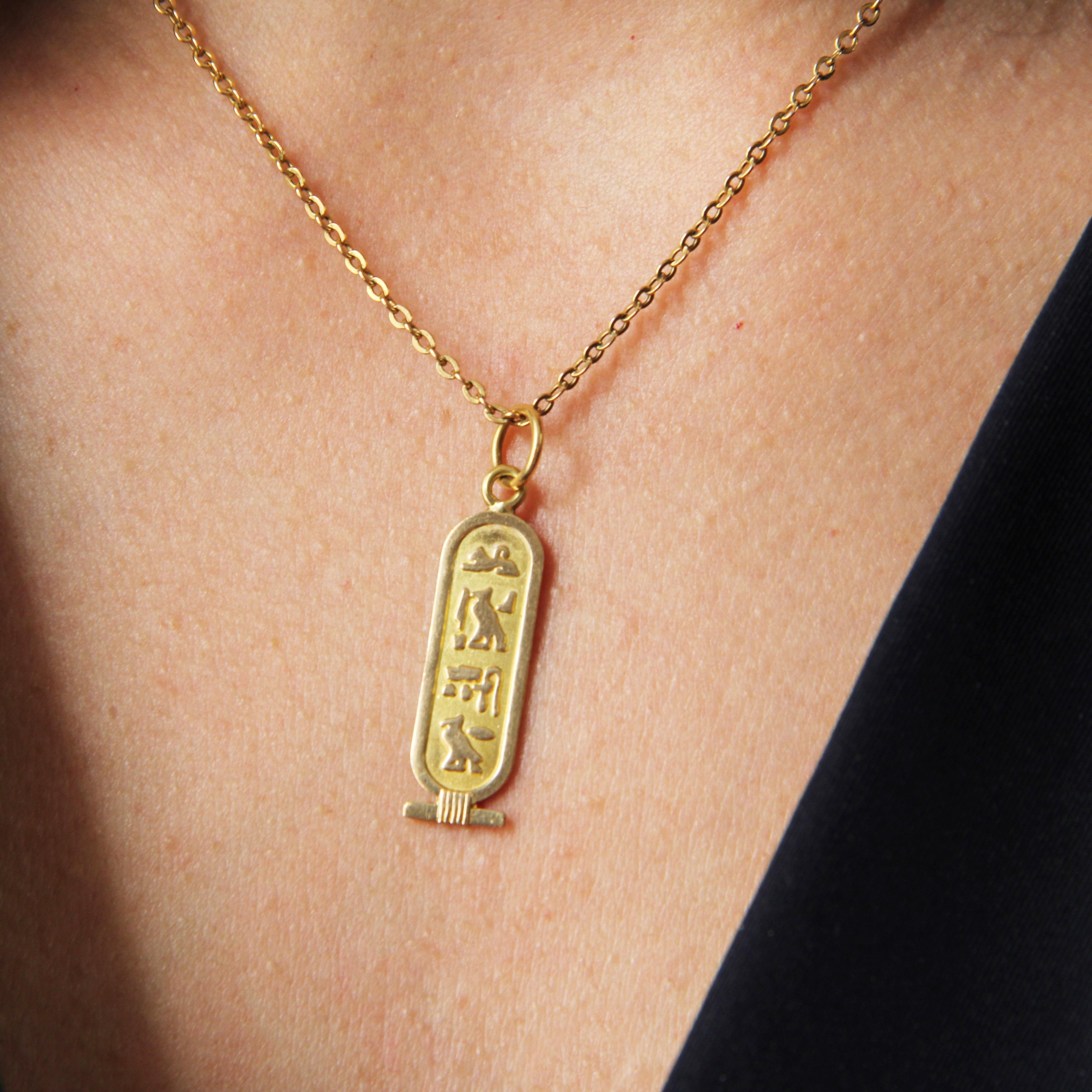 Modern 18 Karat Yellow Gold Egyptian Cartouche Pendant In Excellent Condition In Poitiers, FR