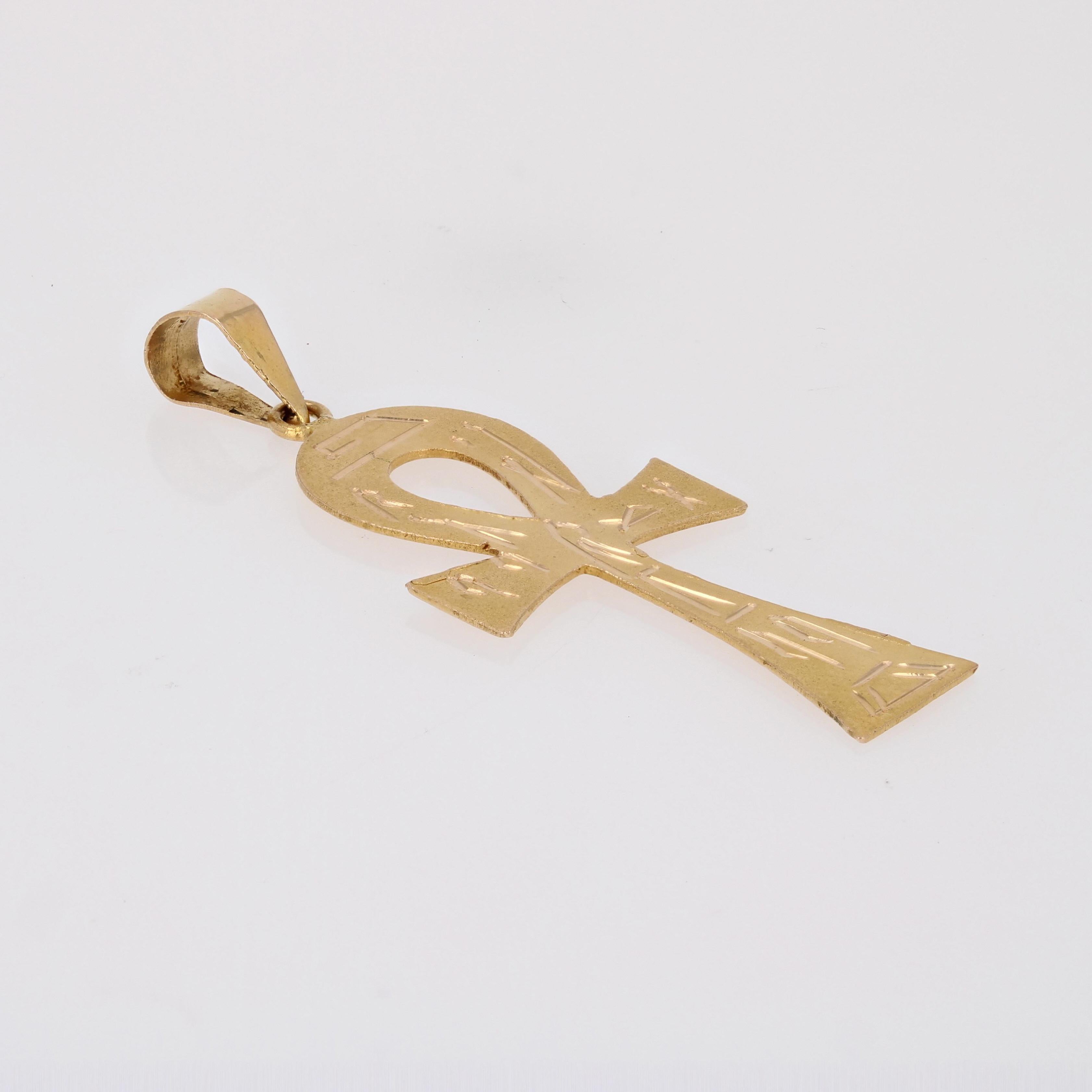 Modern 18 Karat Yellow Gold Egyptian Cross Pendant In Good Condition For Sale In Poitiers, FR