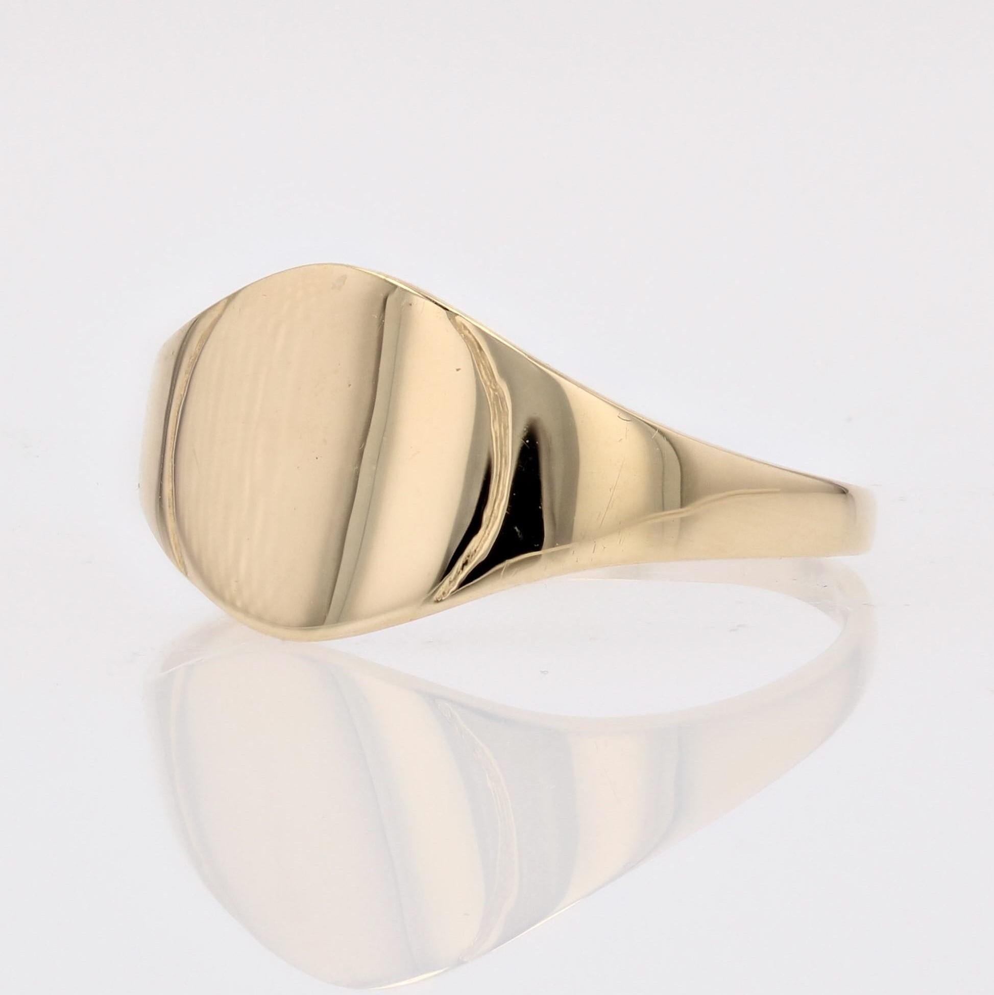 Modern 18 Karat Yellow Gold Flat Ring In Good Condition For Sale In Poitiers, FR