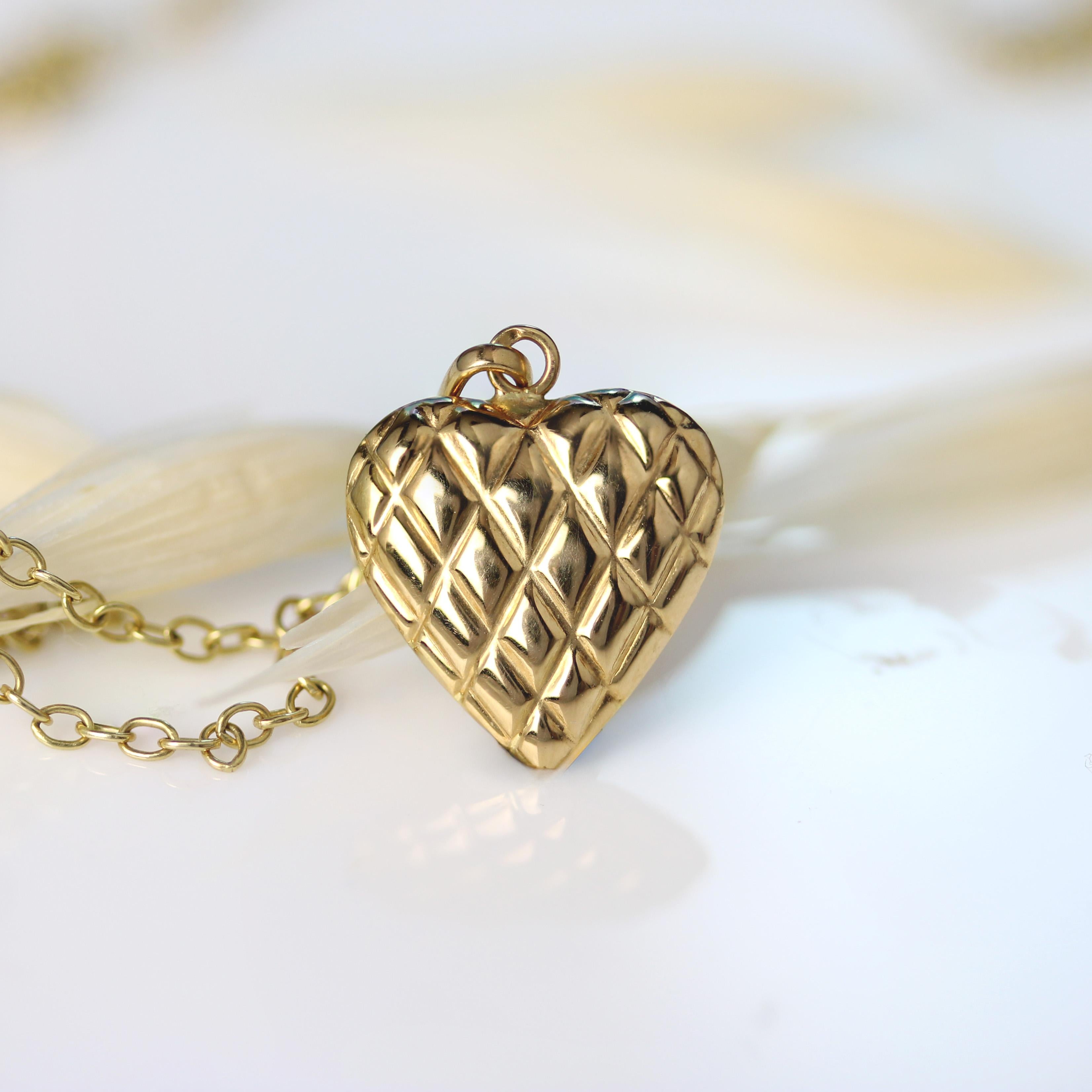 Moderne Pendentif moderne en or jaune 18 carats en forme de cœur en vente