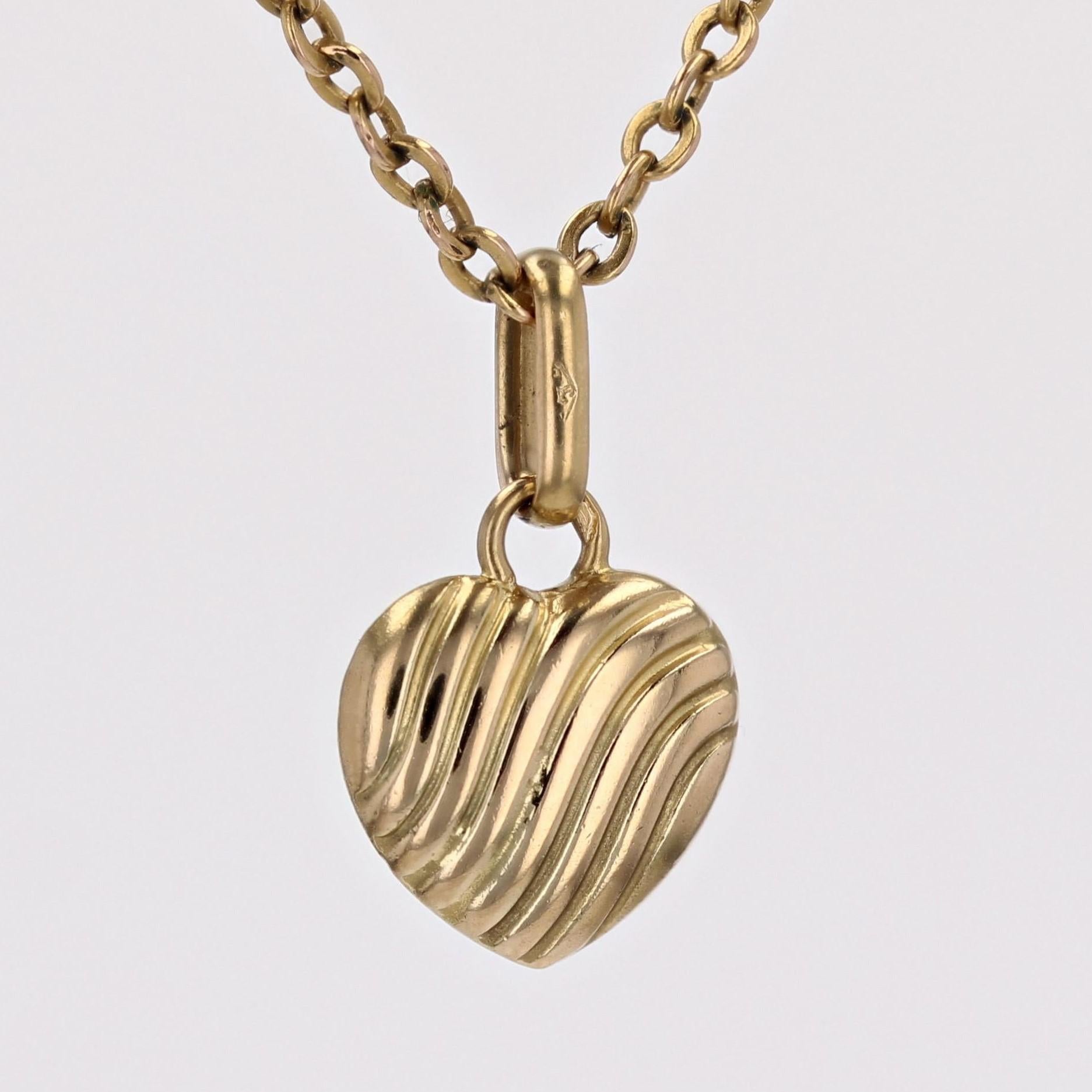 Pendentif moderne en or jaune 18 carats en forme de cœur Pour femmes en vente