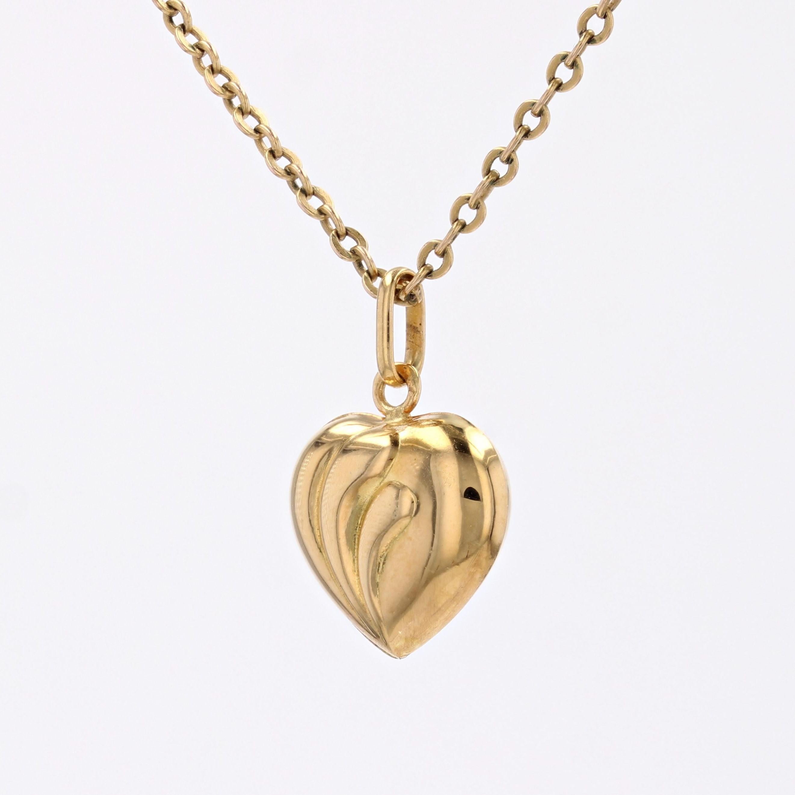 Pendentif moderne en or jaune 18 carats en forme de cœur Pour femmes en vente