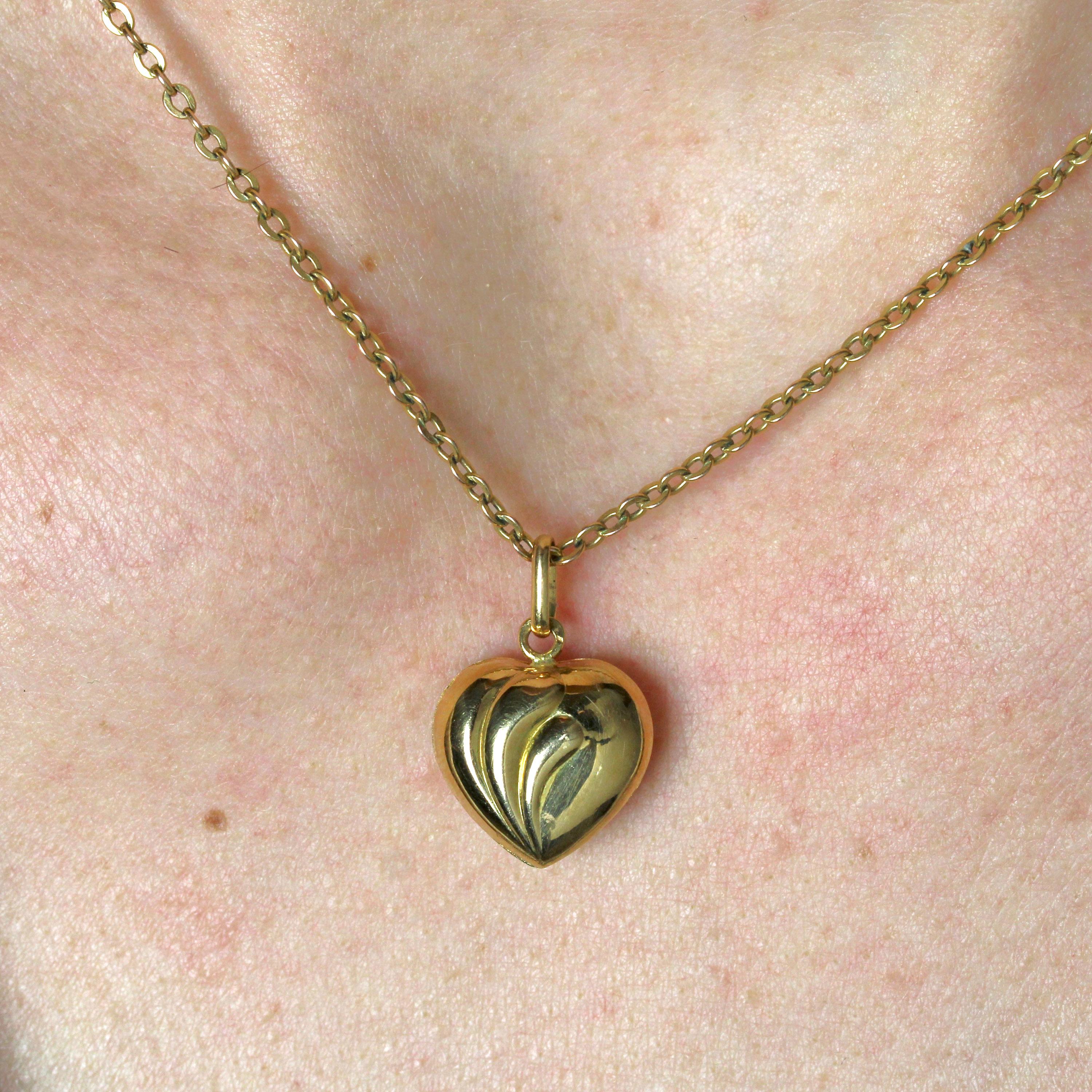 Pendentif moderne en or jaune 18 carats en forme de cœur en vente 1