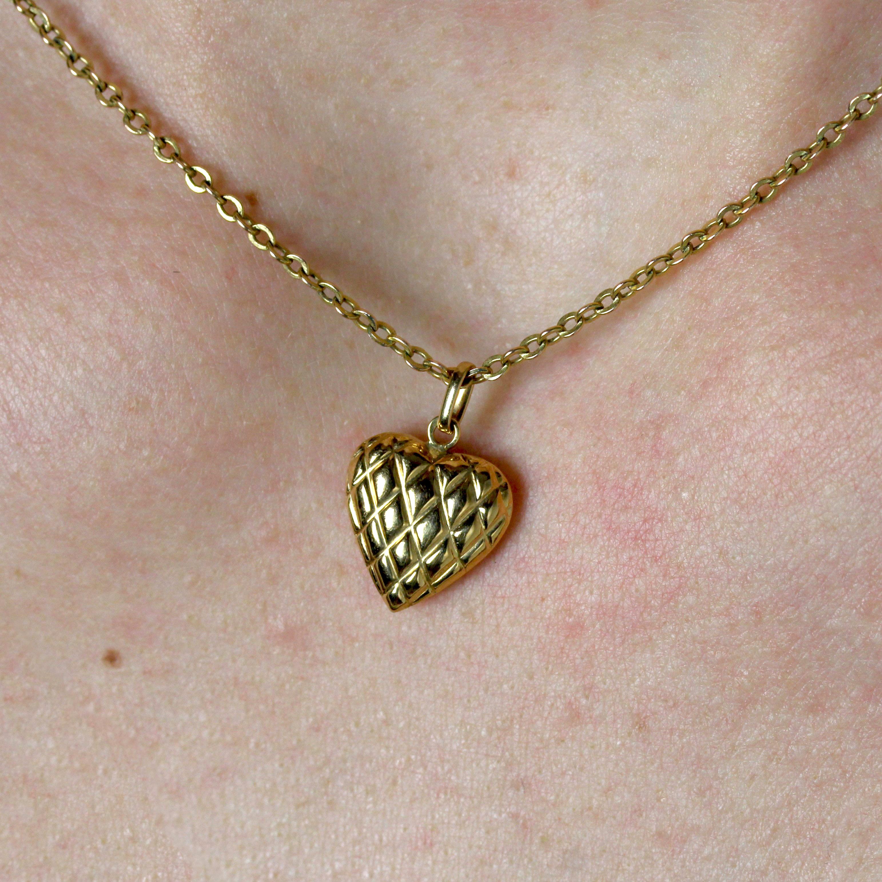 Pendentif moderne en or jaune 18 carats en forme de cœur en vente 1
