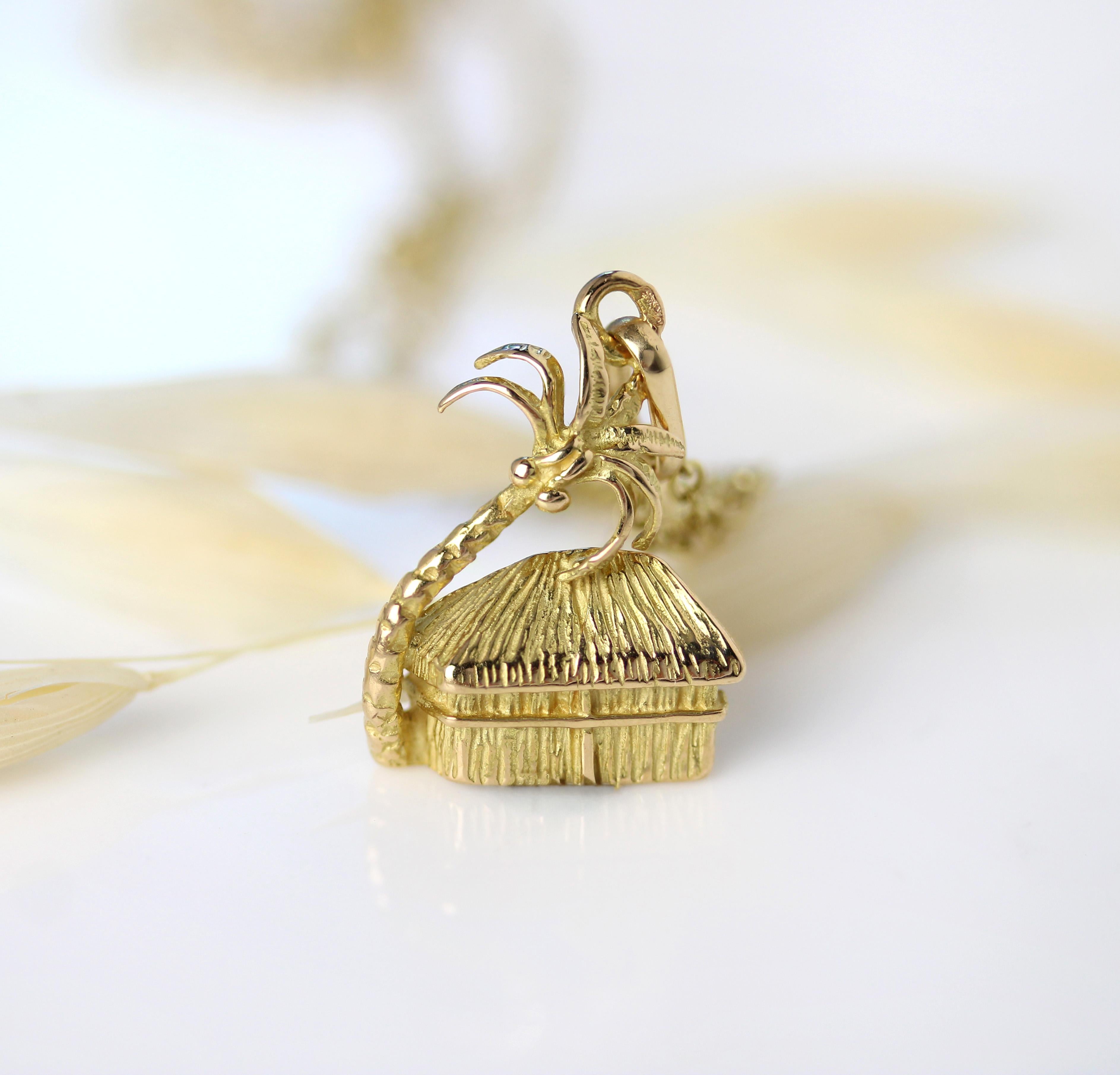Moderne Pendentif moderne en or jaune 18 carats avec breloque arbre de noix de coco en vente