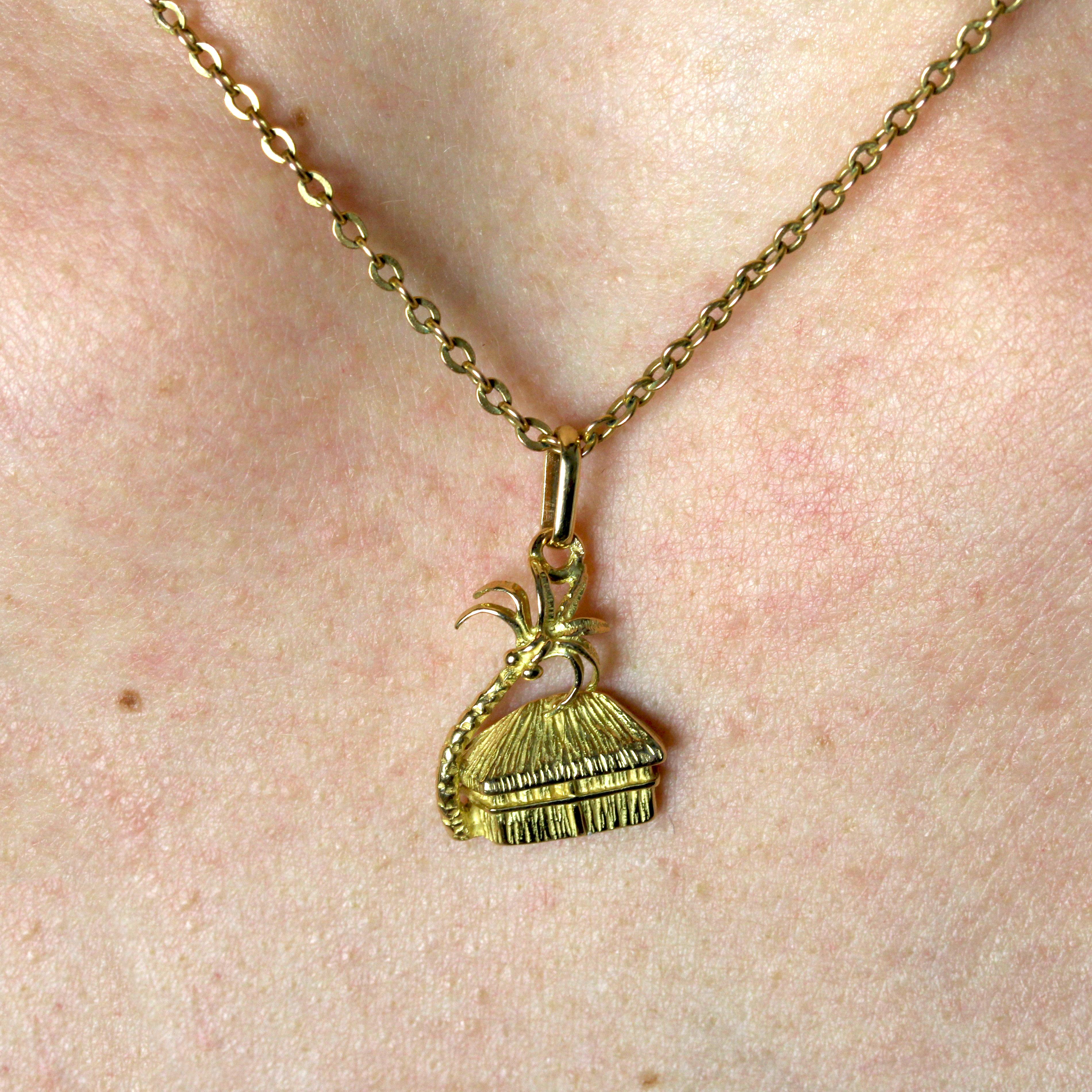 Pendentif moderne en or jaune 18 carats avec breloque arbre de noix de coco en vente 1